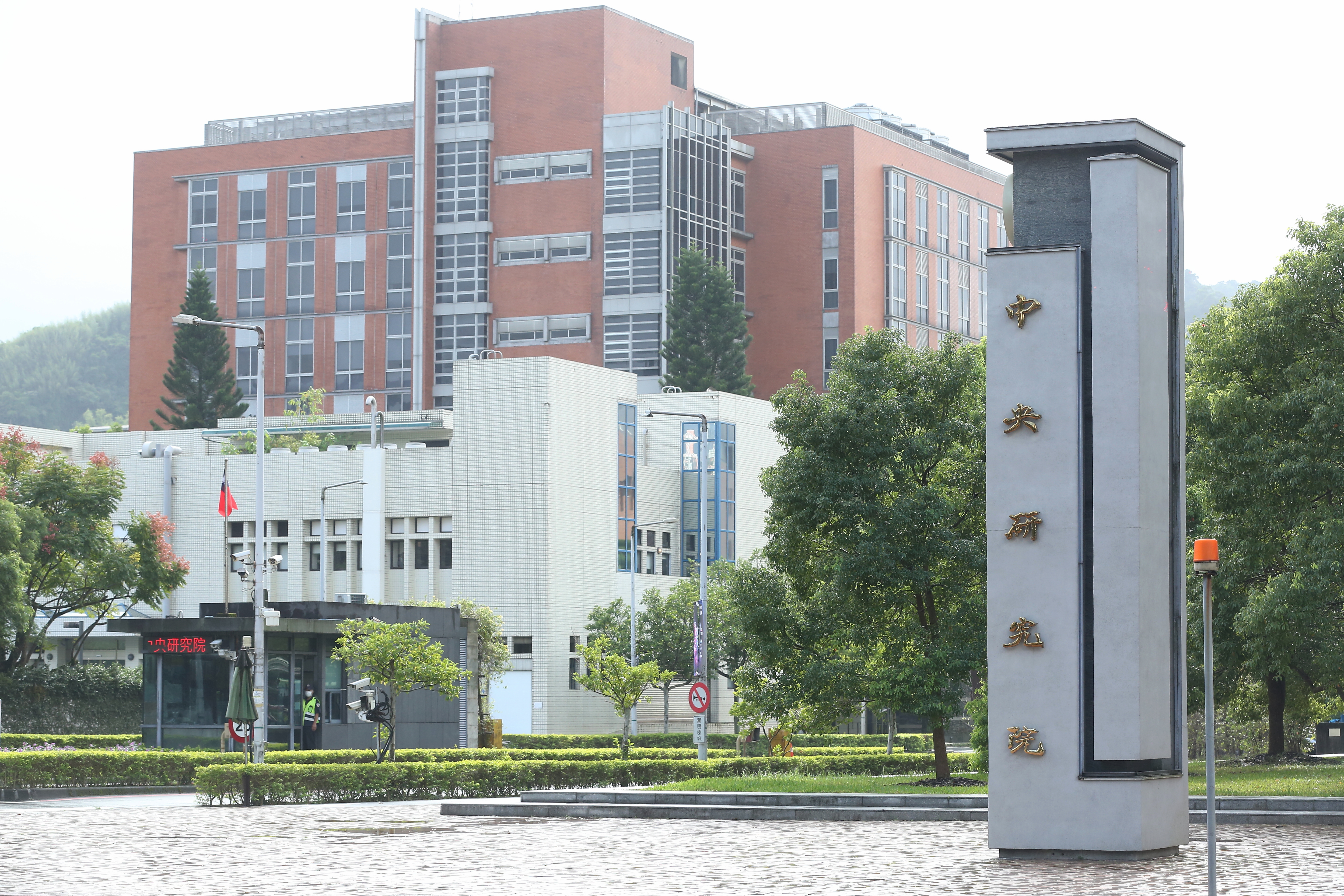 中研院生醫所所長郭沛恩主導的TPMI台灣精準醫療計畫，確定在12月31日暫停收案。