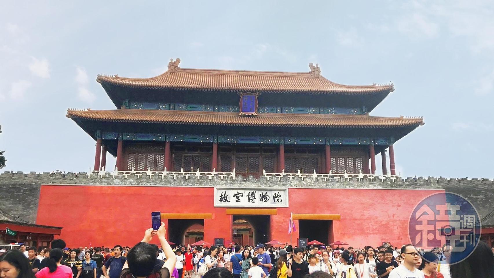 北京故宮歷史悠久,外界好奇,為何故宮屋頂上不會殘留鳥糞、雜草叢生,背後原因曝光。