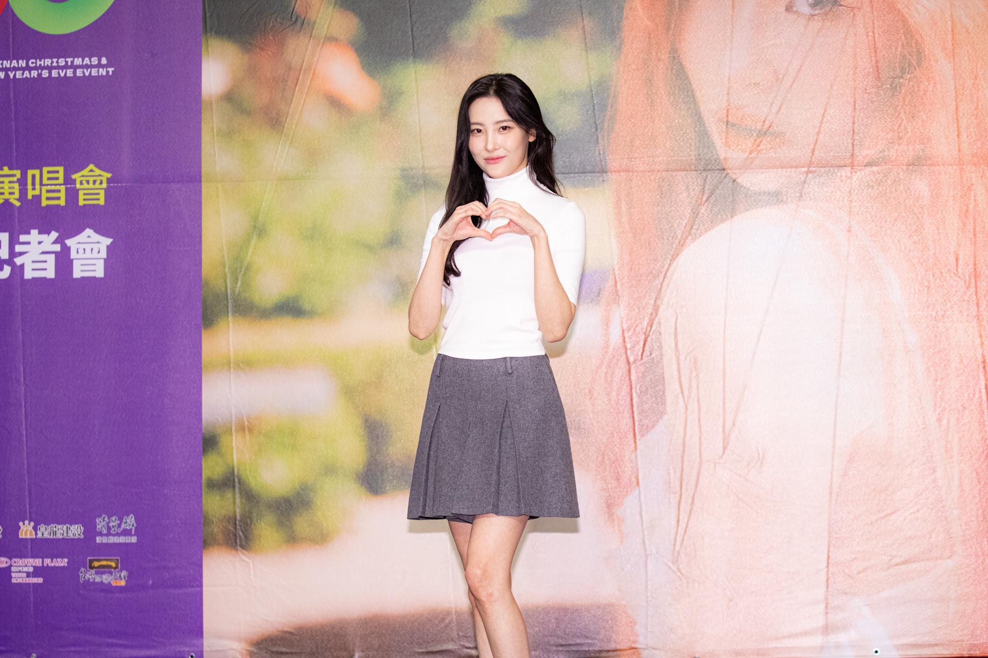 宣美以多種愛心手勢向大家道別。（COME ON JKSSP提供）