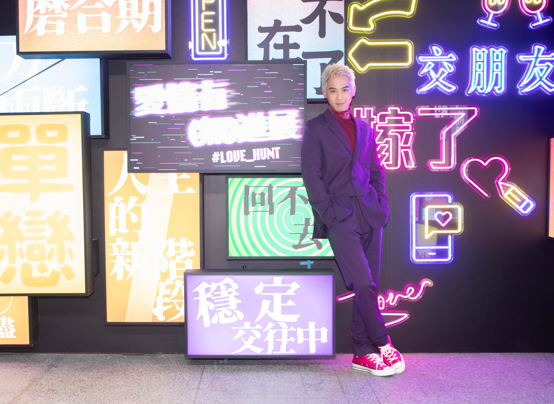 小樂在月老展區求得的籤詩，內容是要「放心等待、冷靜觀察」，讓他直呼神準。（開麗娛樂提供）