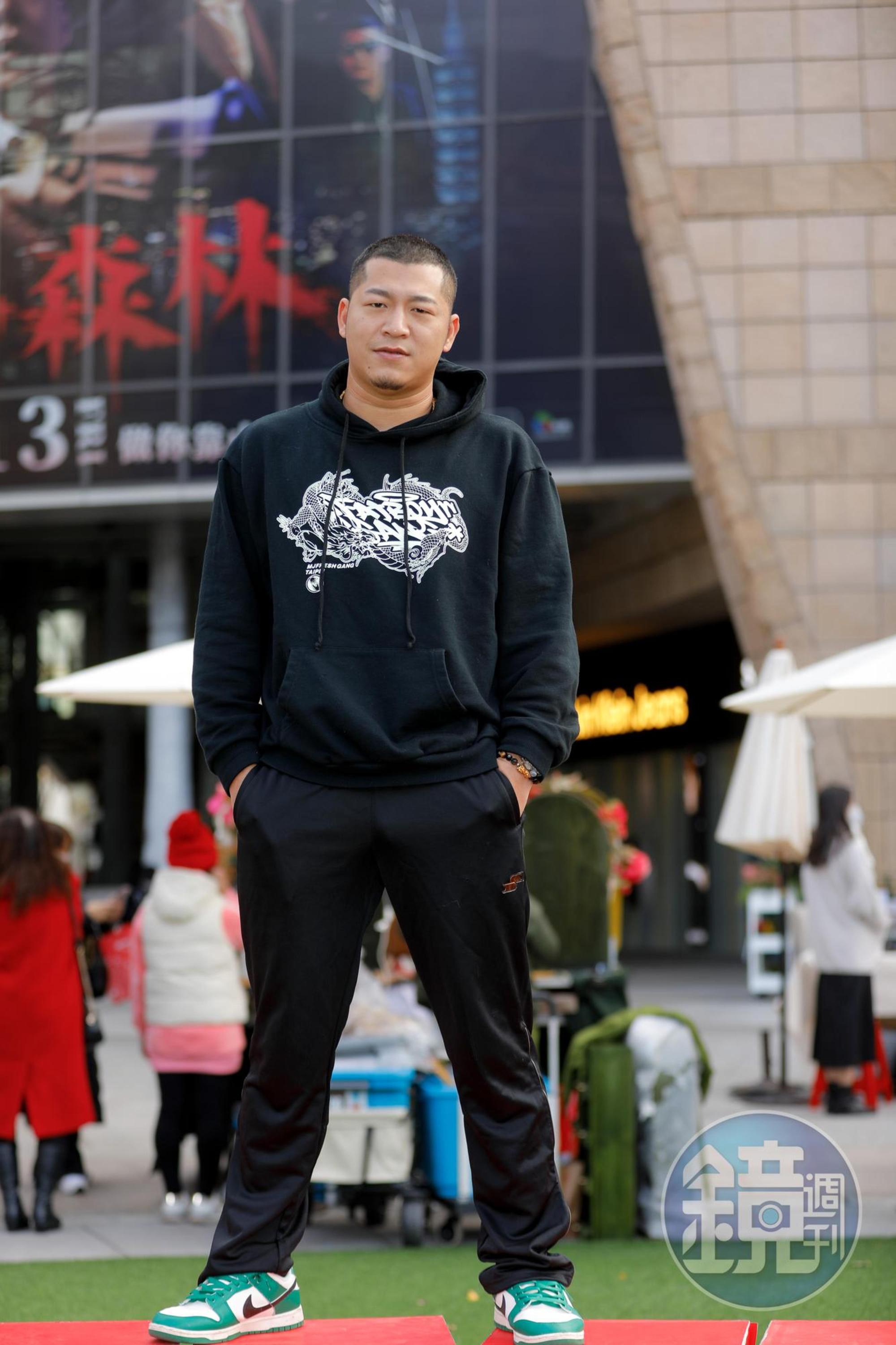早前入圍金鐘獎新人的草爺，片中成了搞笑擔當。