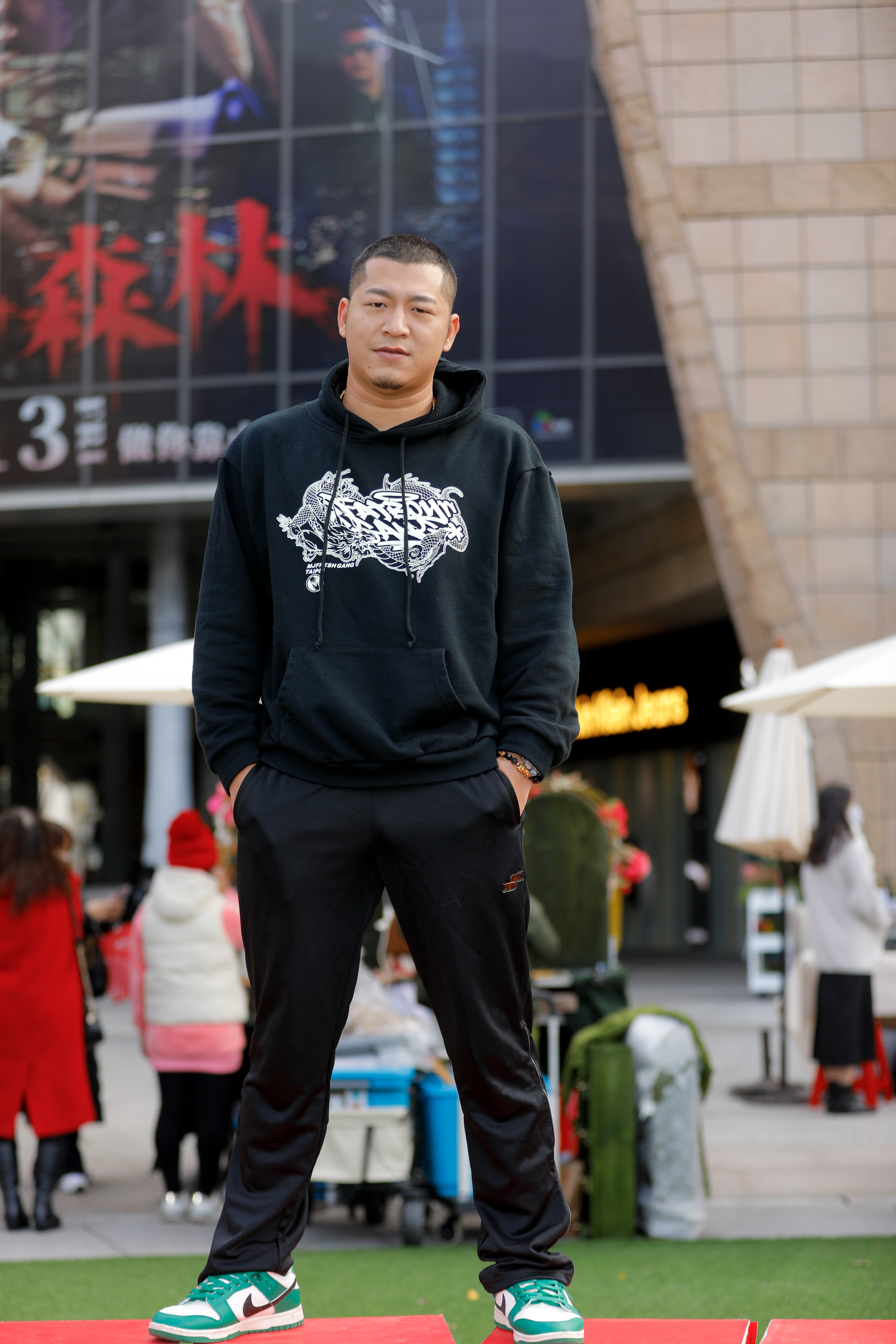 早前入圍金鐘獎新人的草爺，片中成了搞笑擔當。