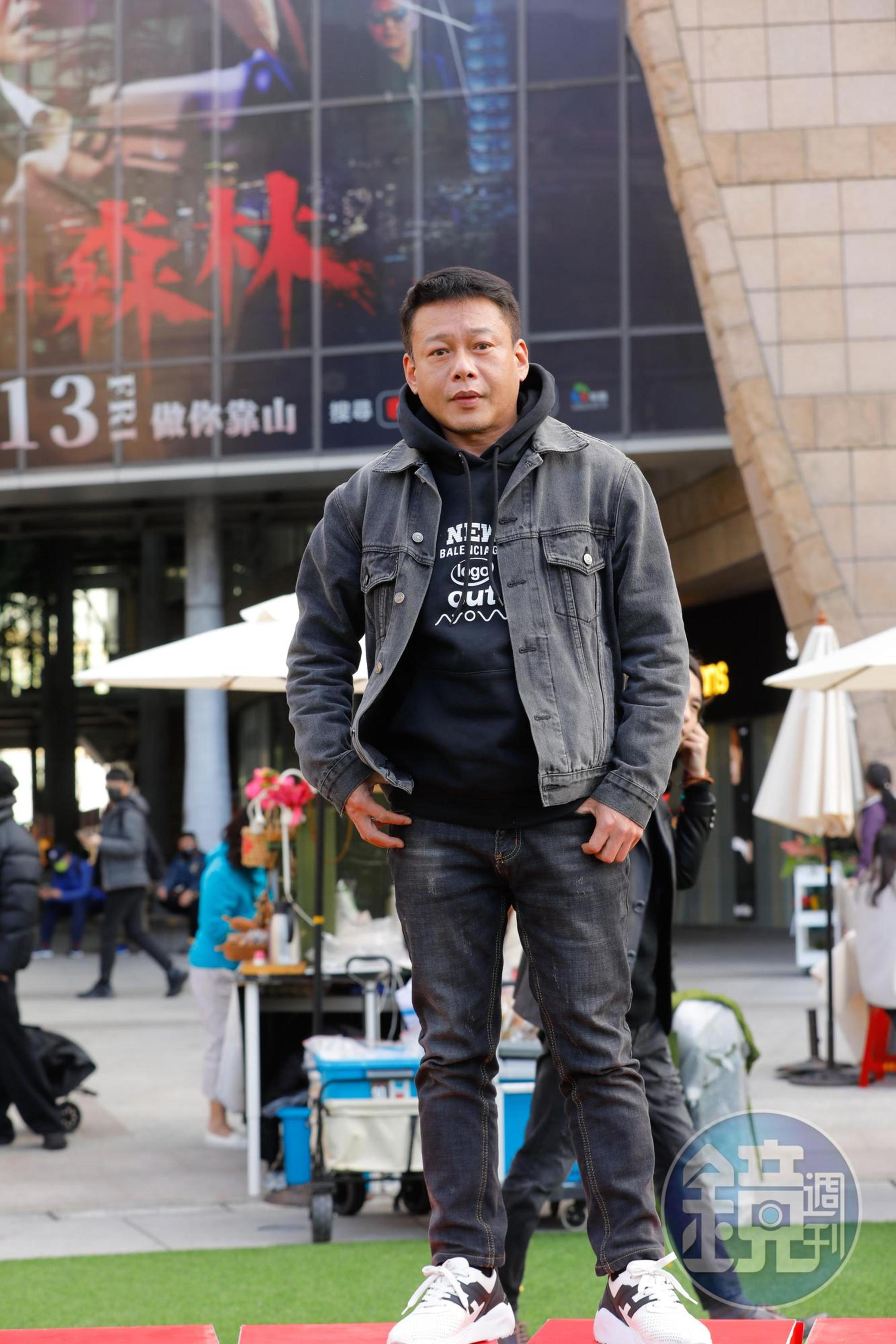 演黑道大哥的李康生戲裡身上有刺青，上妝過程繁雜，他曾長達10天無法洗澡，只能擦澡。