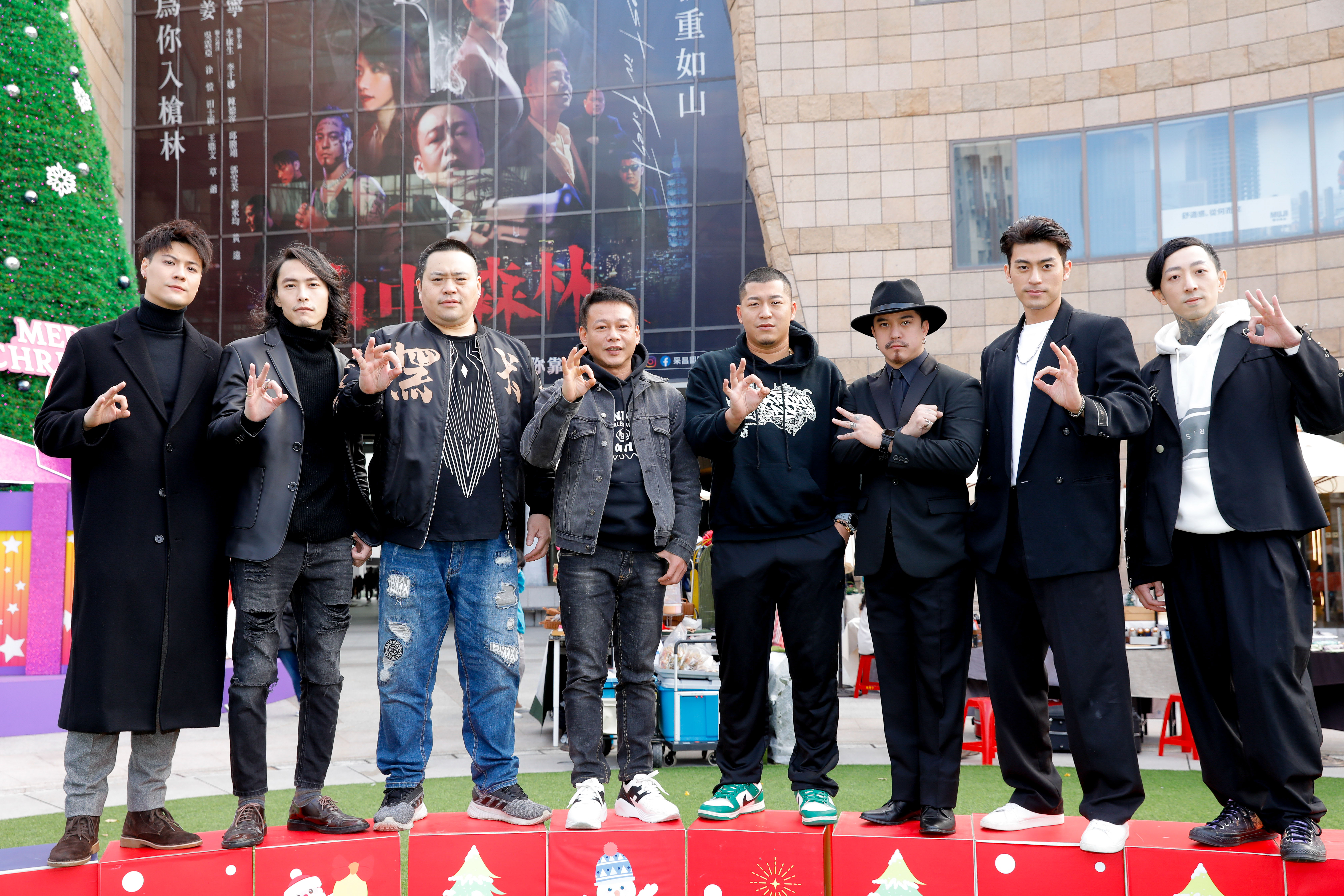 李康生率演員草爺、黃遠、吳震亞、田士廣等人出席海報揭幕記者會。