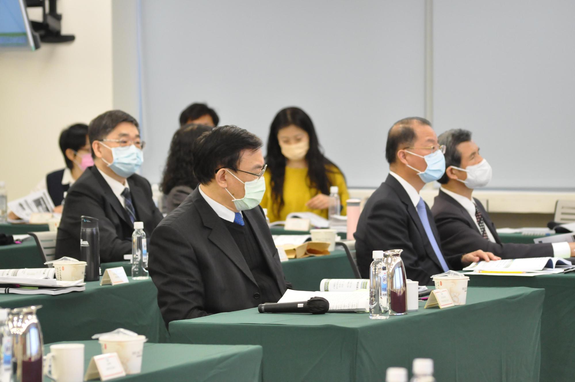 九合一選戰落幕召開檢討會議，檢察總長邢泰釗下令整合司法機關，全面打擊地下通匯與網路賭盤聯繫平台。（最高檢提供）