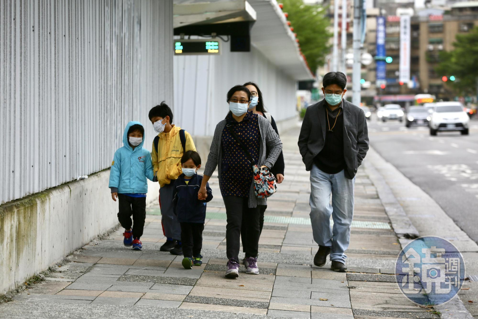 氣象達人吳德榮提醒，今、明兩天本島平地的最低氣溫仍在4度左右。（本刊資料照）