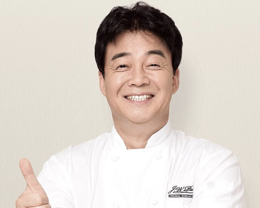 南韓「國民廚師」白種元近日遭誤傳死訊。（翻攝白種元IG）