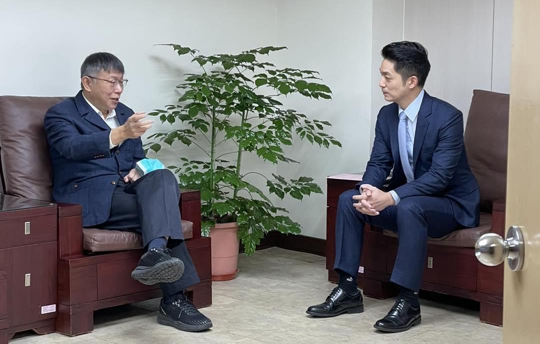 柯文哲今正式卸任，與新任市長蔣萬安交接。（翻攝柯文哲臉書）