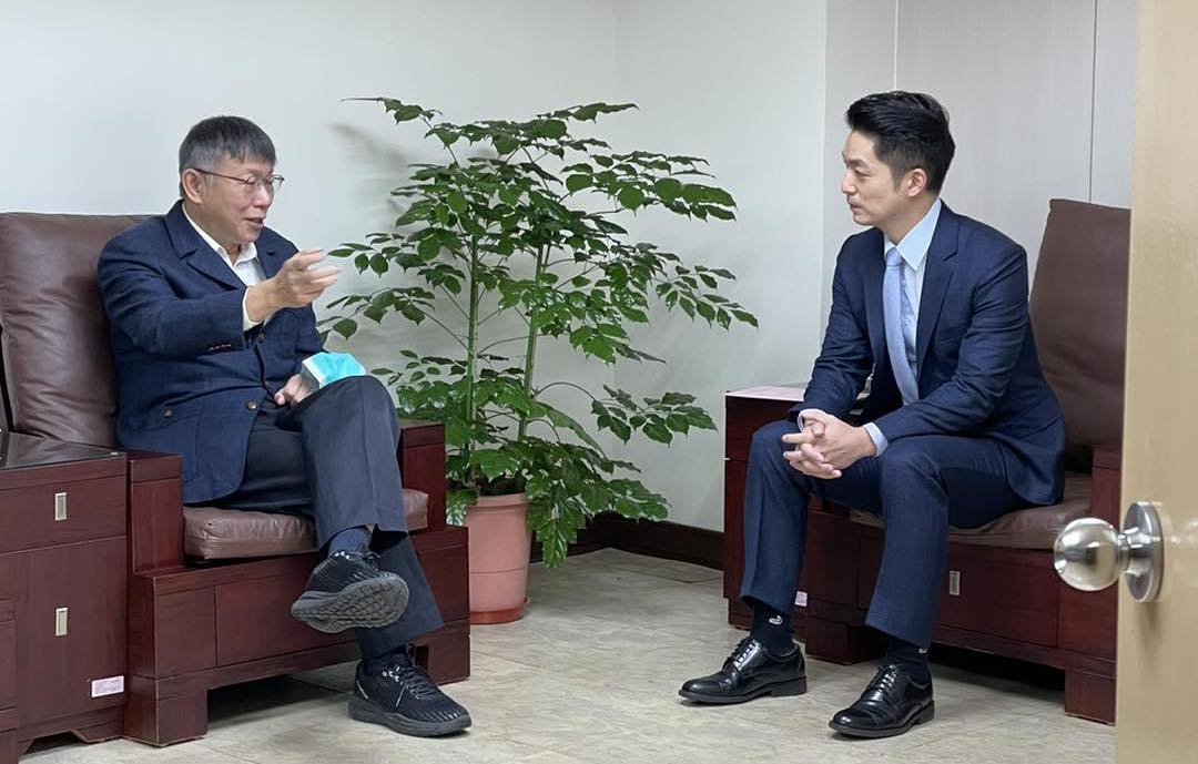 柯文哲今正式卸任，與新任市長蔣萬安交接。（翻攝柯文哲臉書）