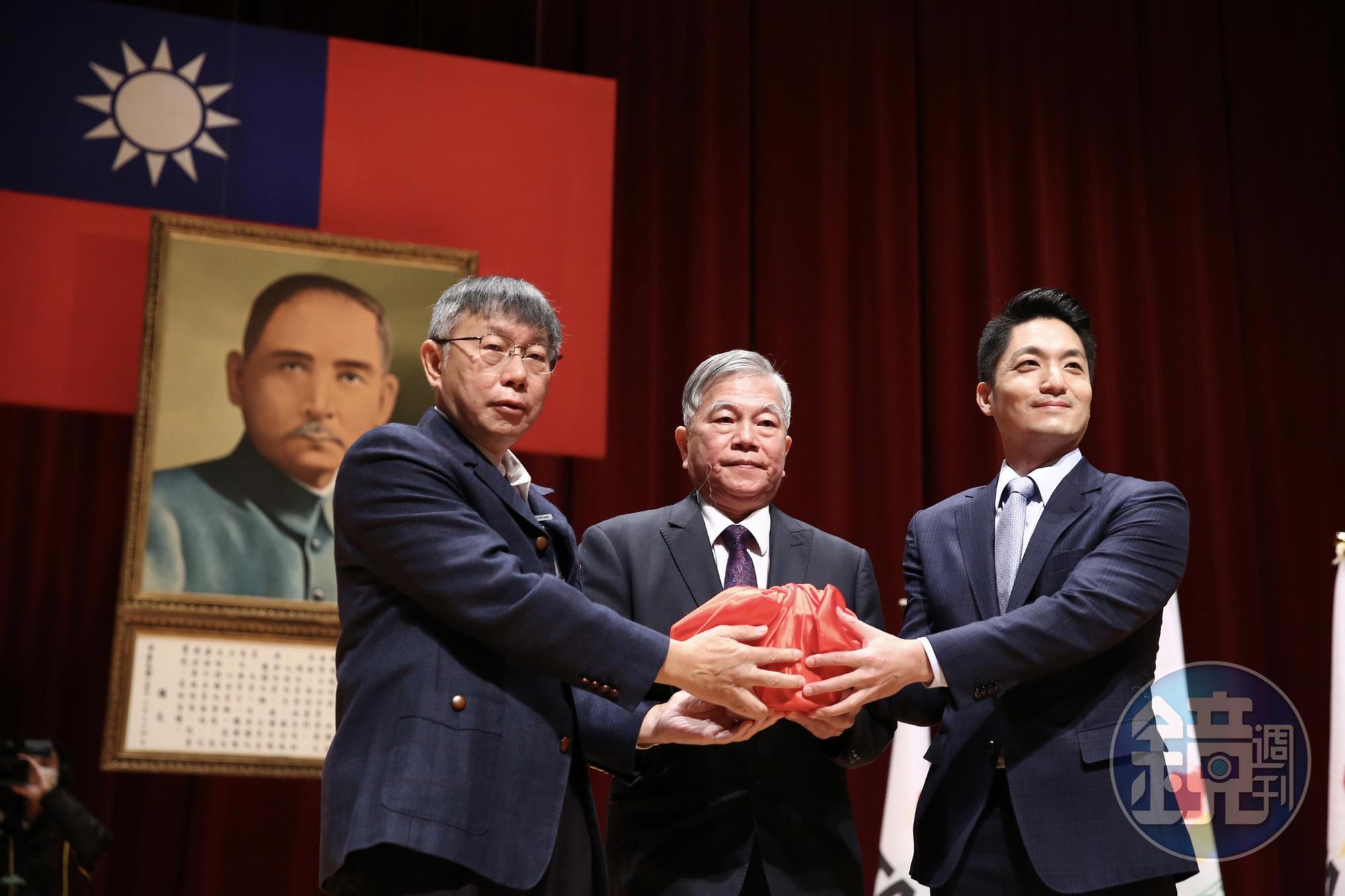 蔣萬安正式從柯文哲手中接下台北市長職位。