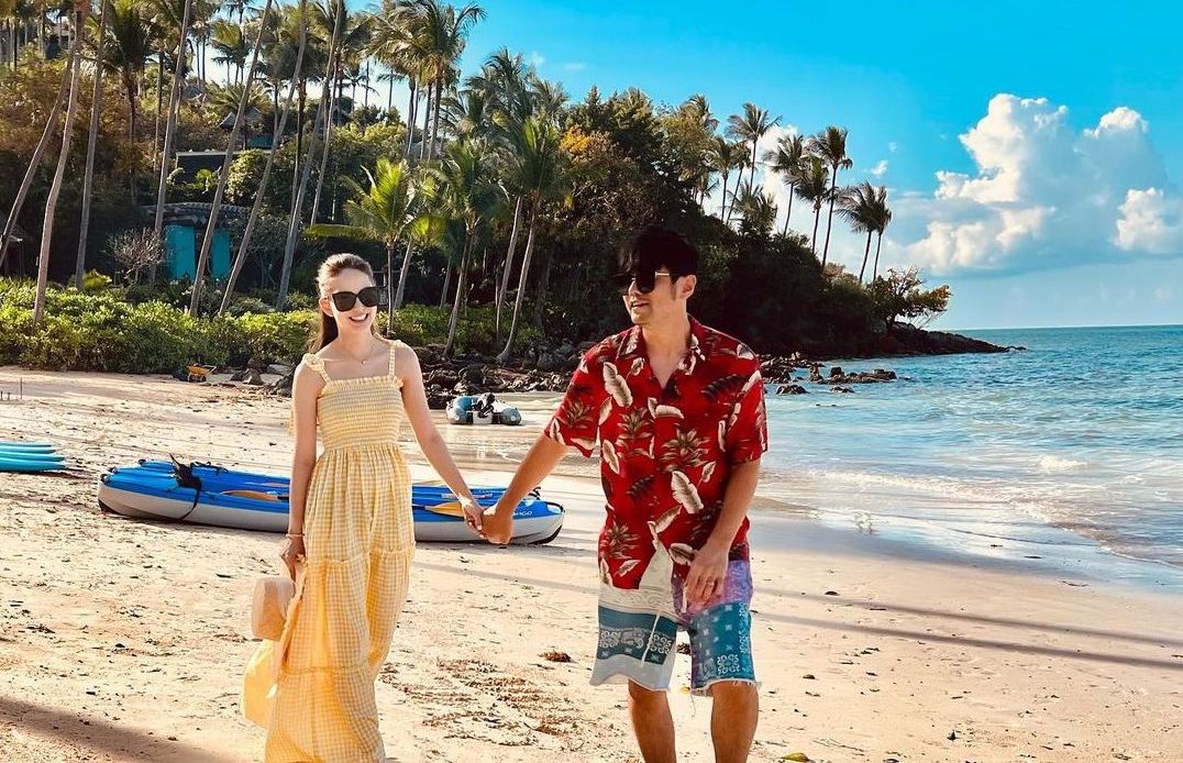 周杰倫與妻子昆凌在海島過耶誕節。(翻攝周杰倫IG)