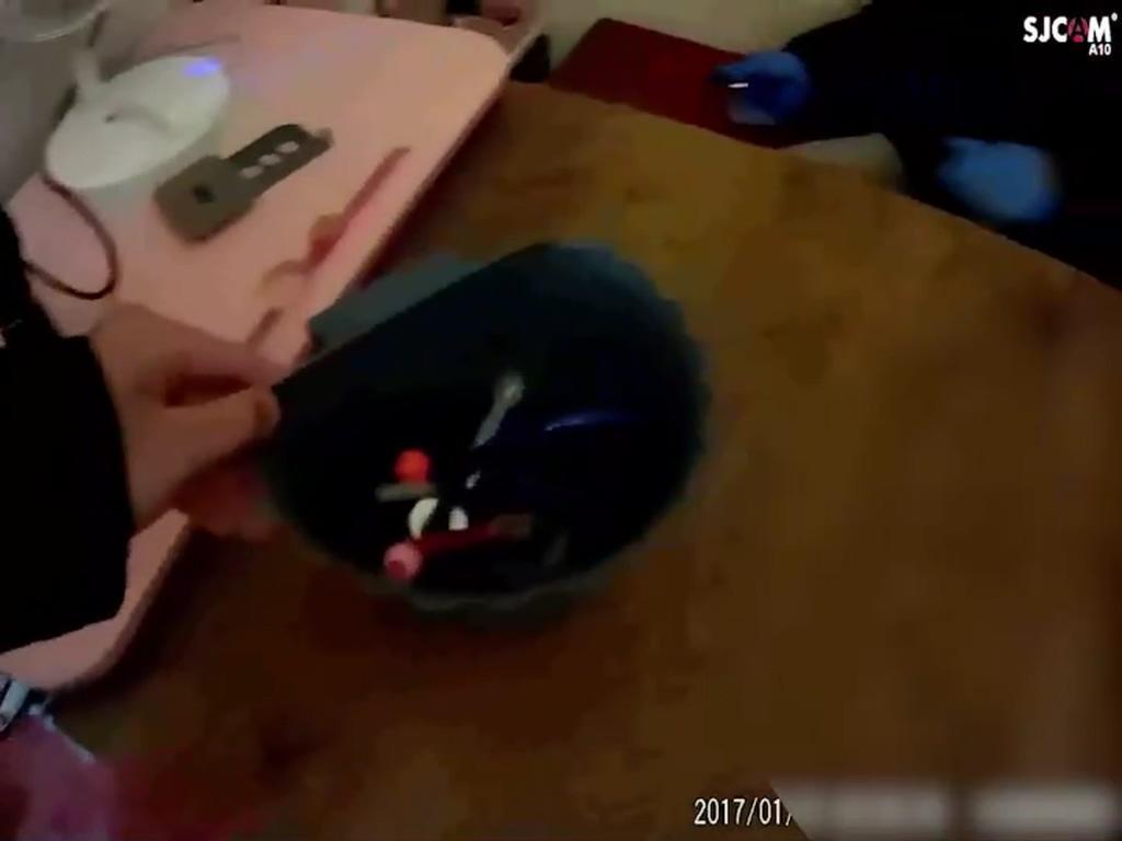 警方搜出毒品吸食器。（警方提供）