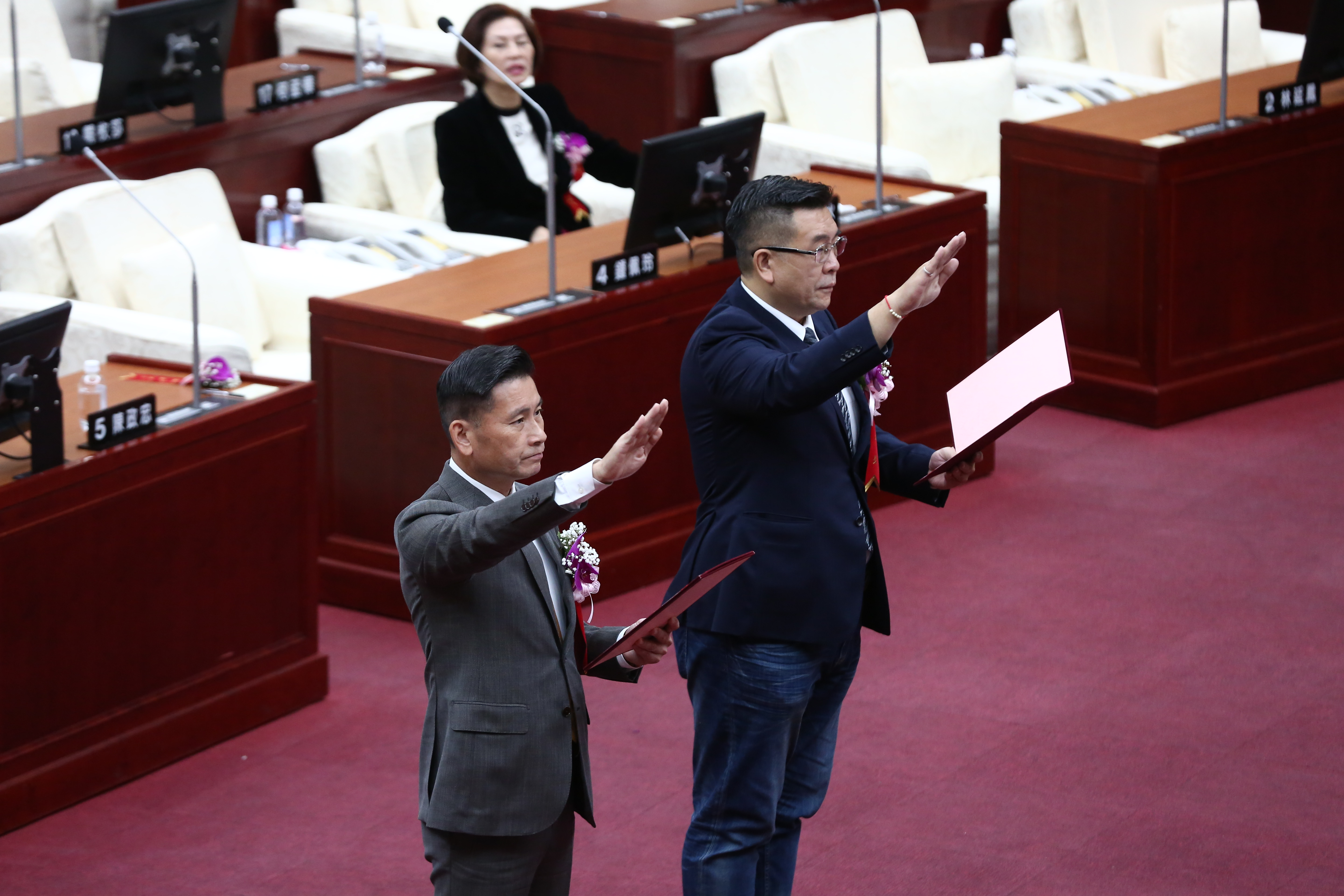 戴錫欽（左）與葉林傳（右）宣誓就任台北市議會正副議長。