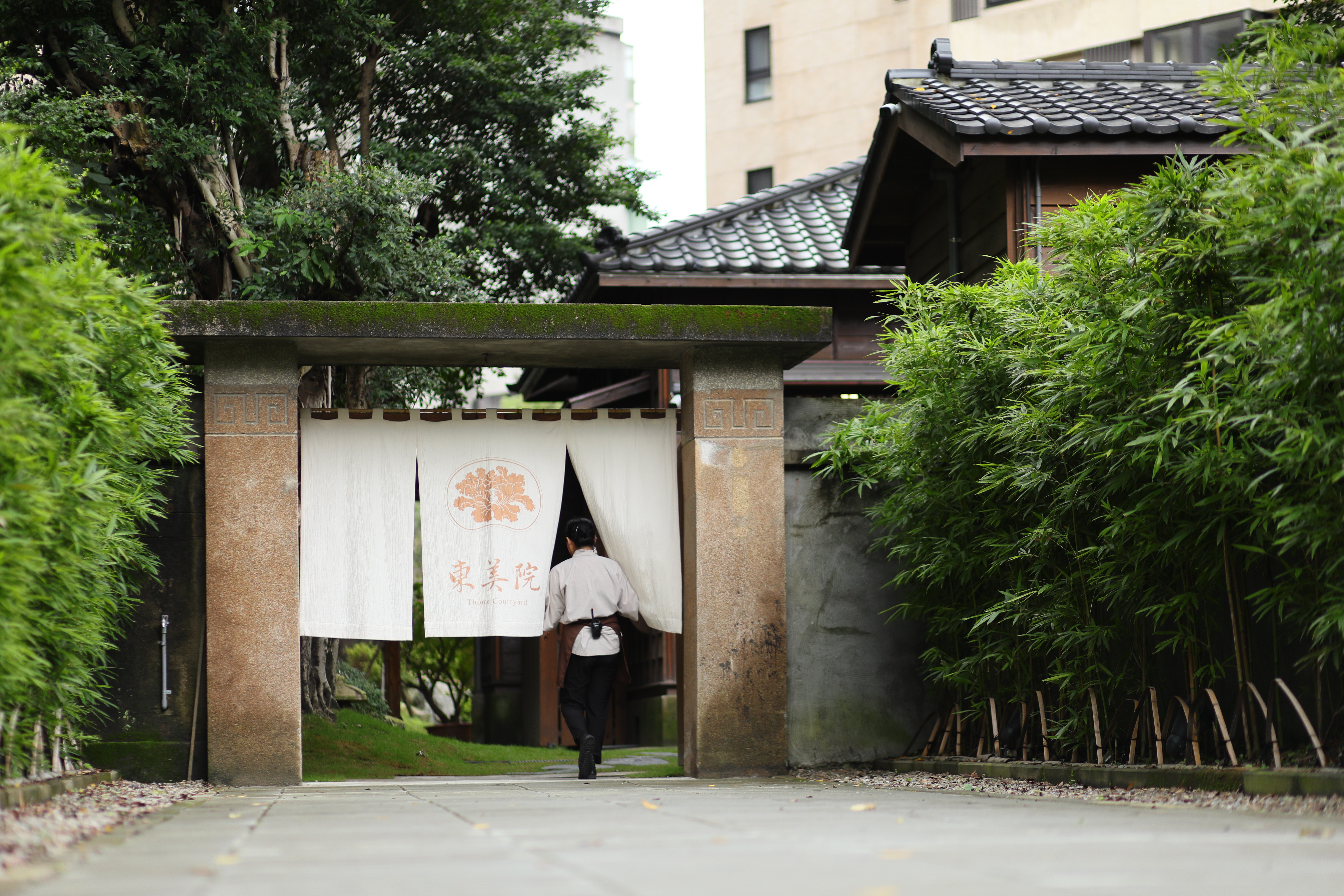 位在牯嶺街60巷的大哲學家方東美故居，現在掛上暖簾，變身為茶空間與懷石料理的「東美院」。