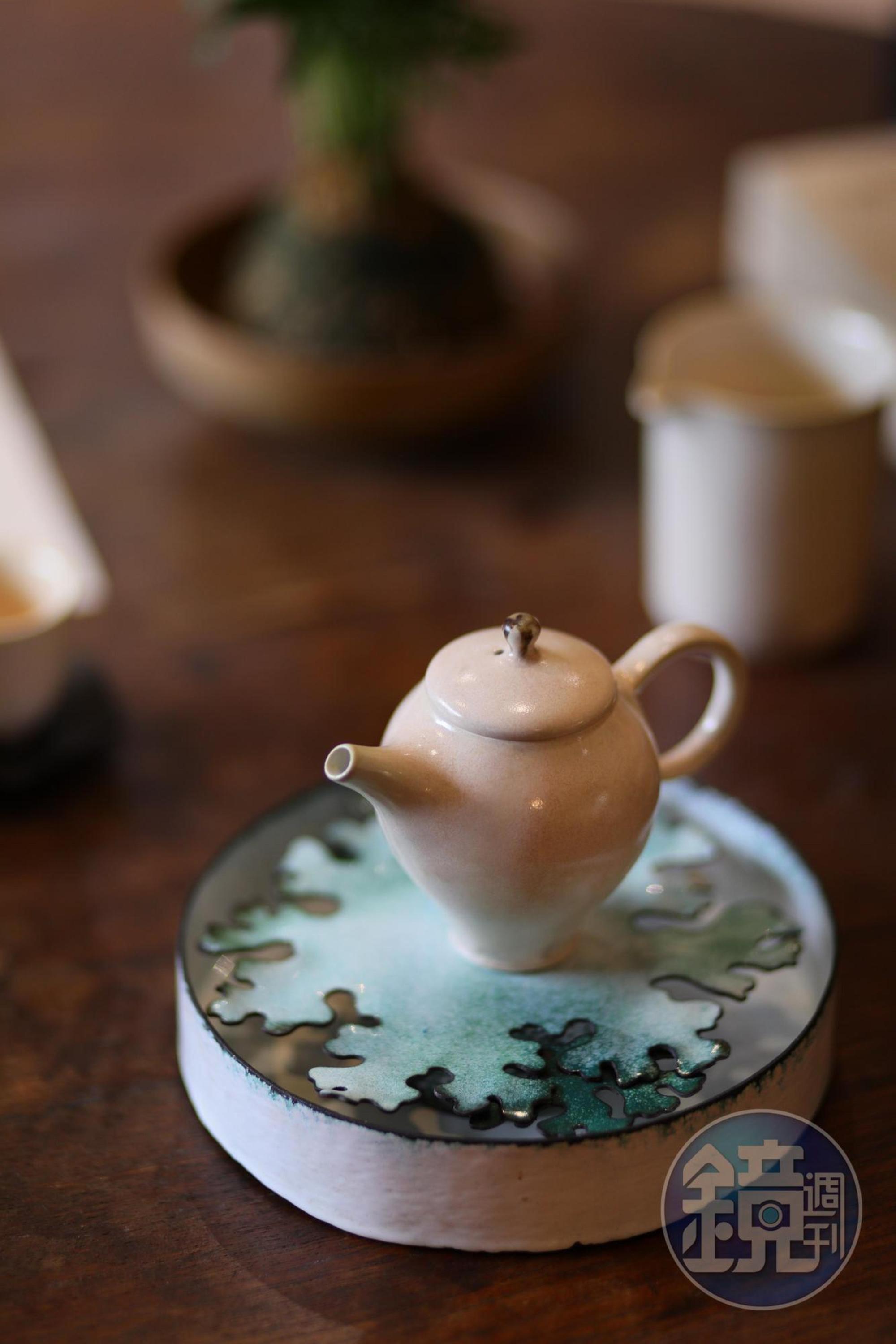 各種做工精緻的茶壺,令人看得目不轉睛。