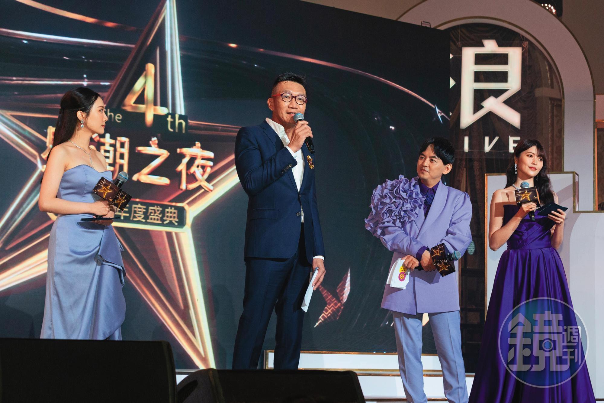 浪LIVE董事長王冠中（左）致力於以直播平台讓年輕人圓夢。右為黃子佼。