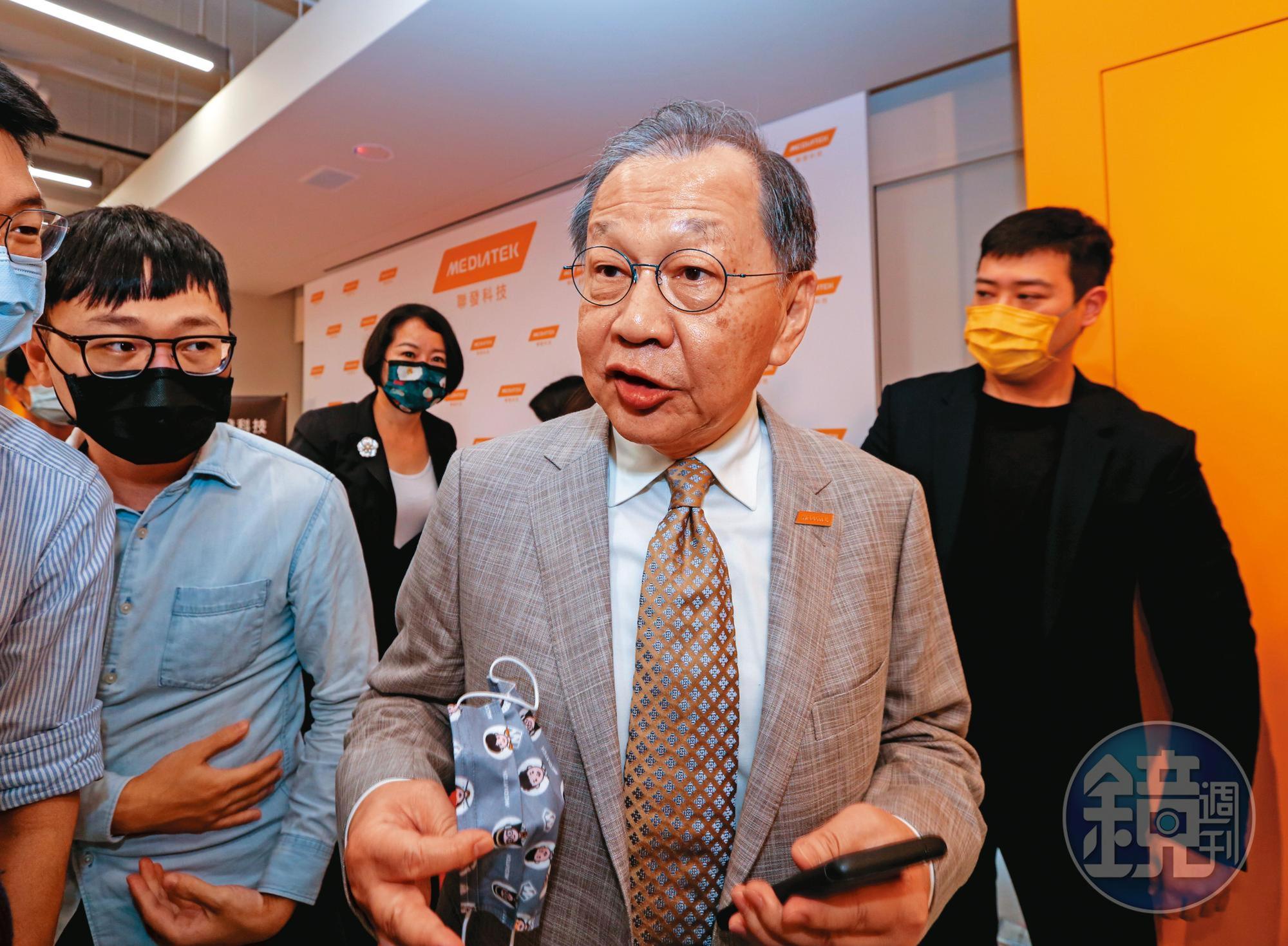 面對收入衰退、成本上升夾擊，聯發科執行長蔡力行（中）的壓力不言可喻。