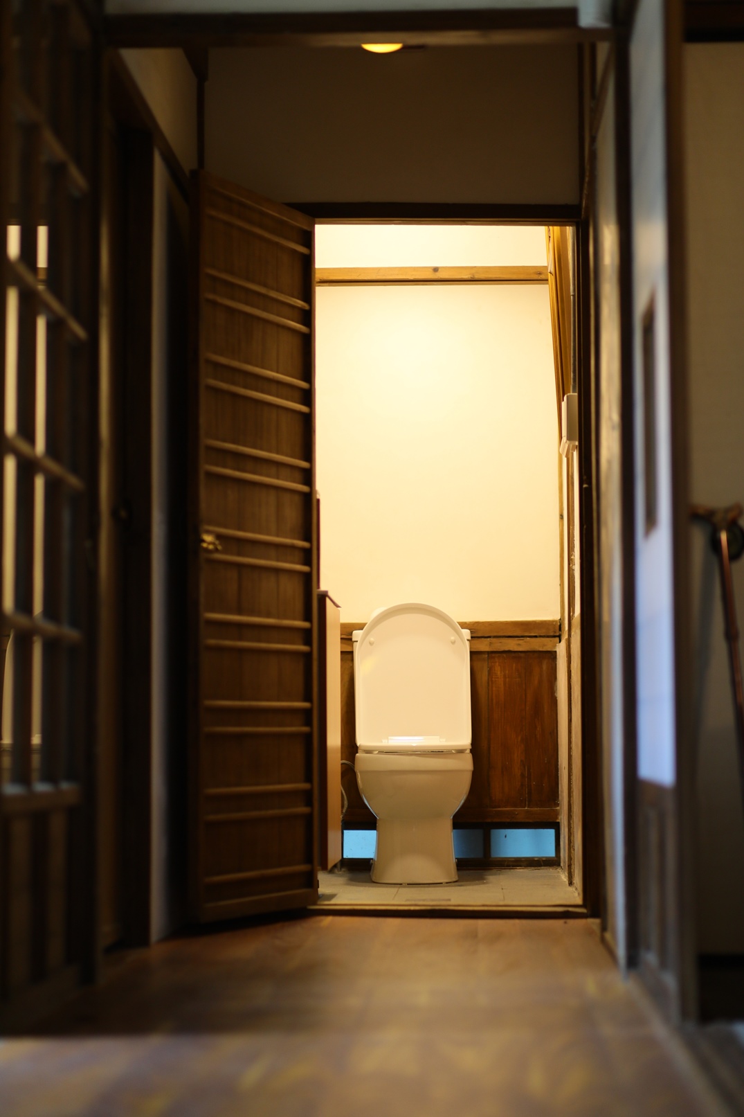 老屋增建的洗手間，簡單潔淨，客人不會感到不便。