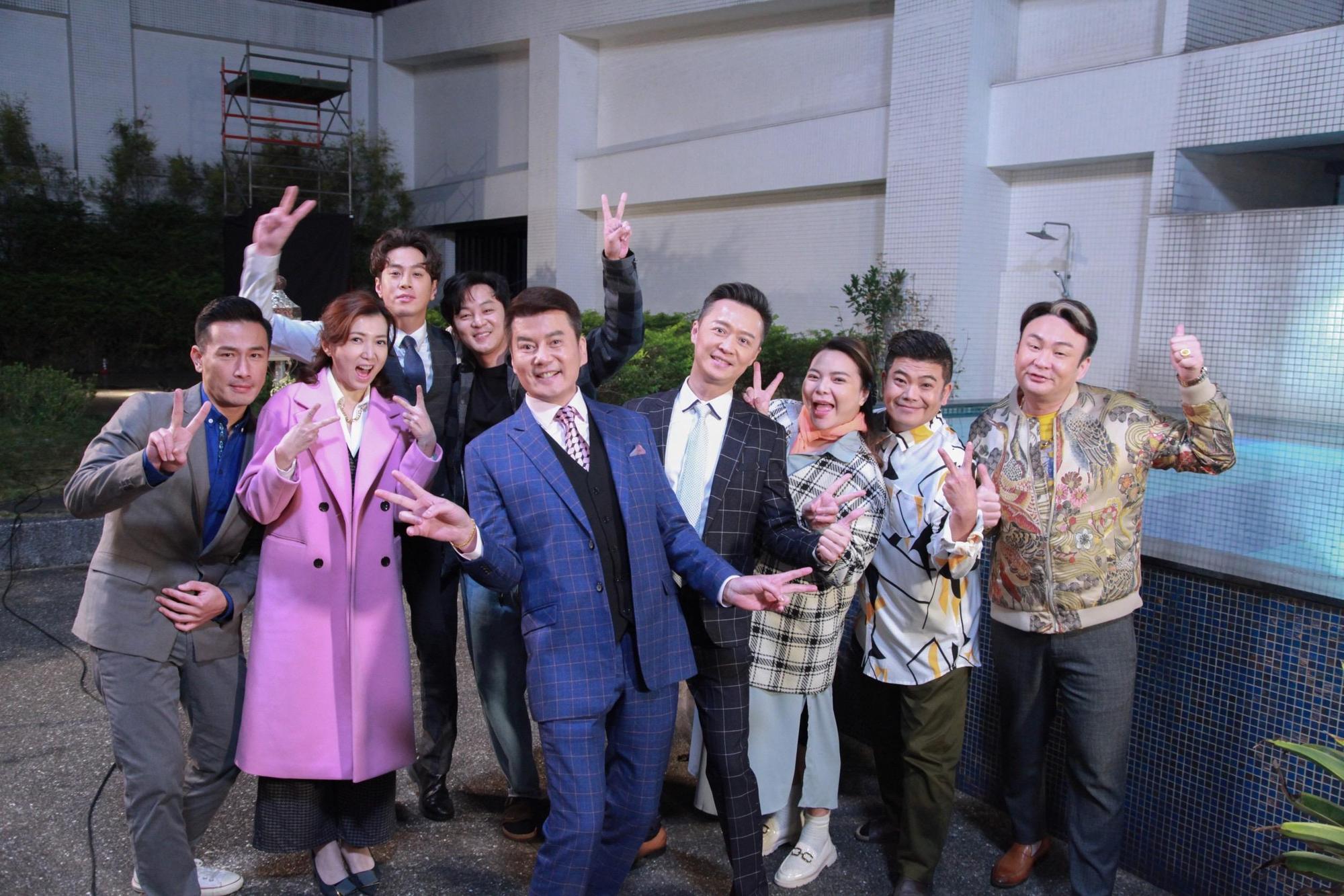 領便當的羅巧倫獲得大家鼓勵打氣很開心。(民視提供)