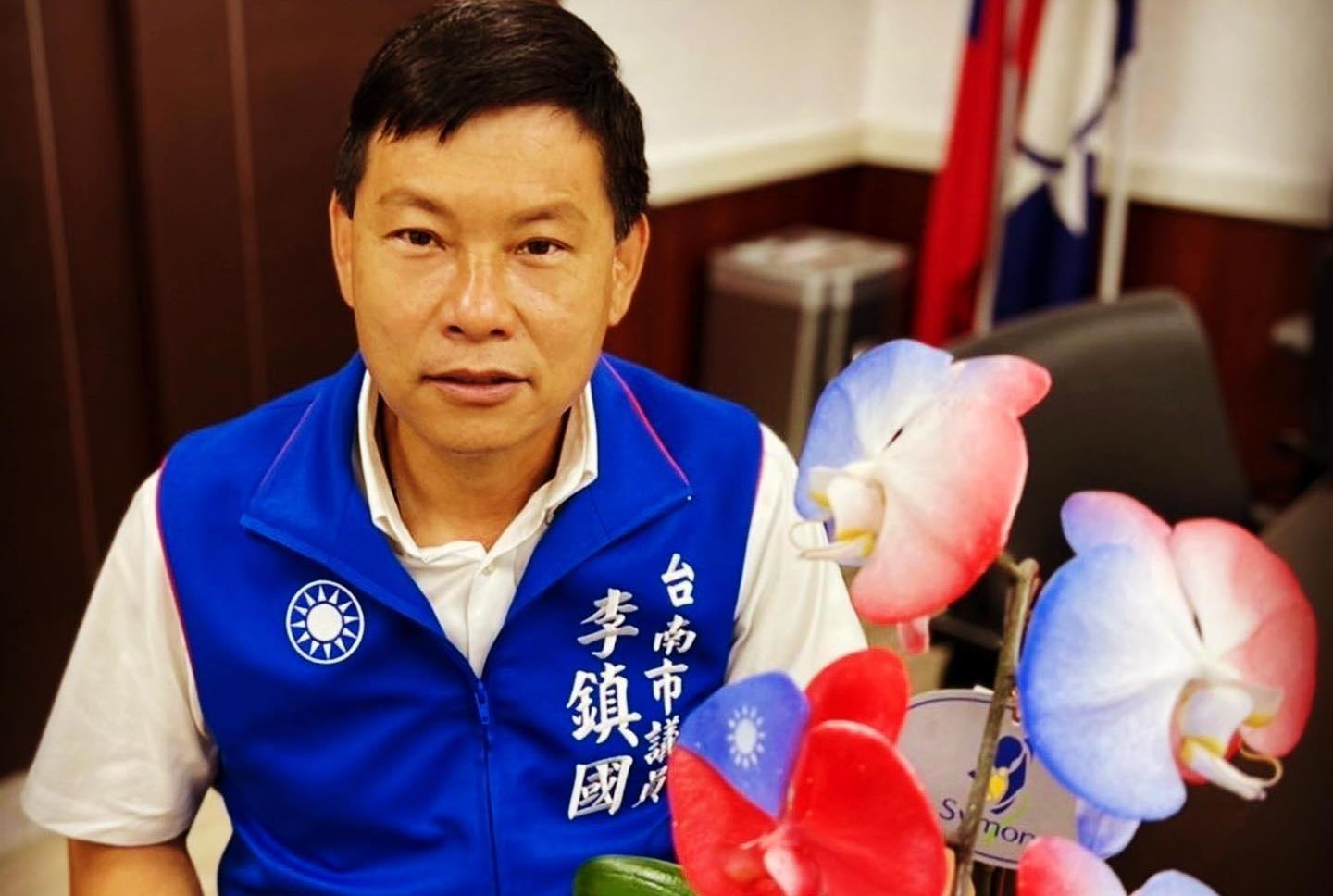 國民黨李鎮國在台南市正副議長投票時，跑票投給民進黨邱莉莉，引起深藍支持者不滿。（翻攝自李鎮國）