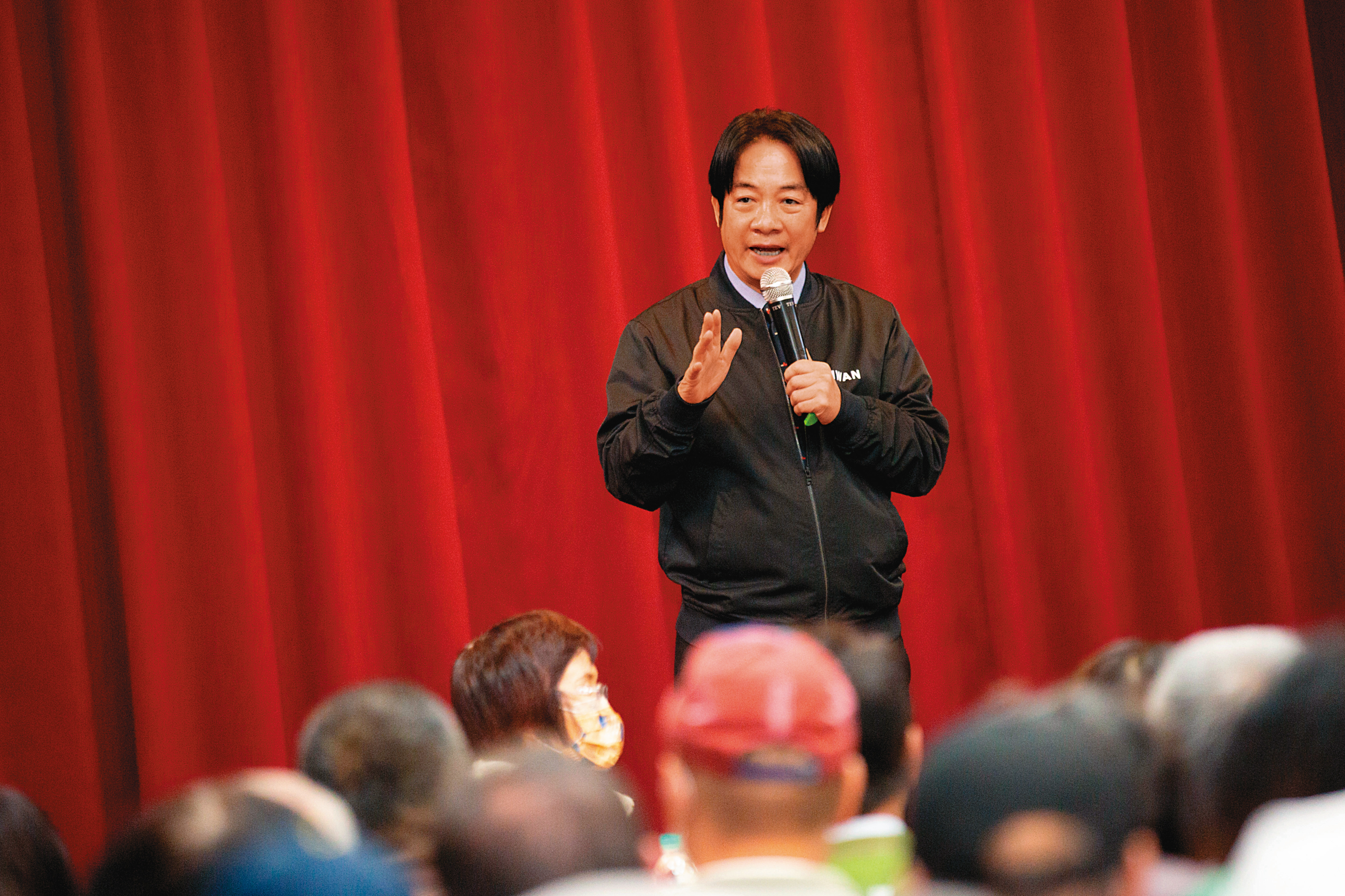 賴清德同額競選民進黨主席，上週起展開全台巡迴的黨員政見發表會。