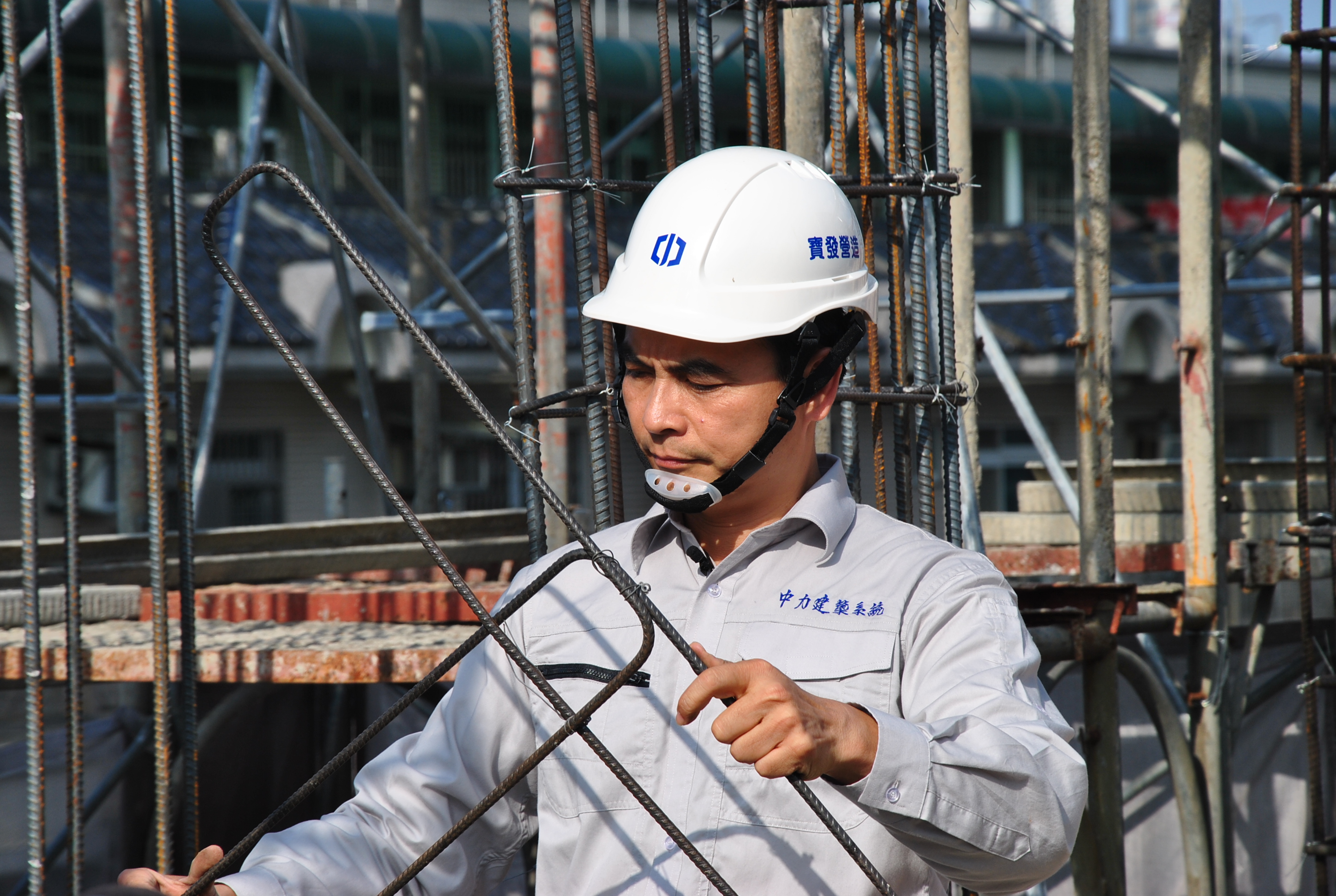 針對近期都更、危老改建爆出停滯期，知名結構師戴雲發成立「戴雲發中力都市更新團隊」做「危老都更全案管理」，為地主解套。（社團法人建築安全履歷協會提供）