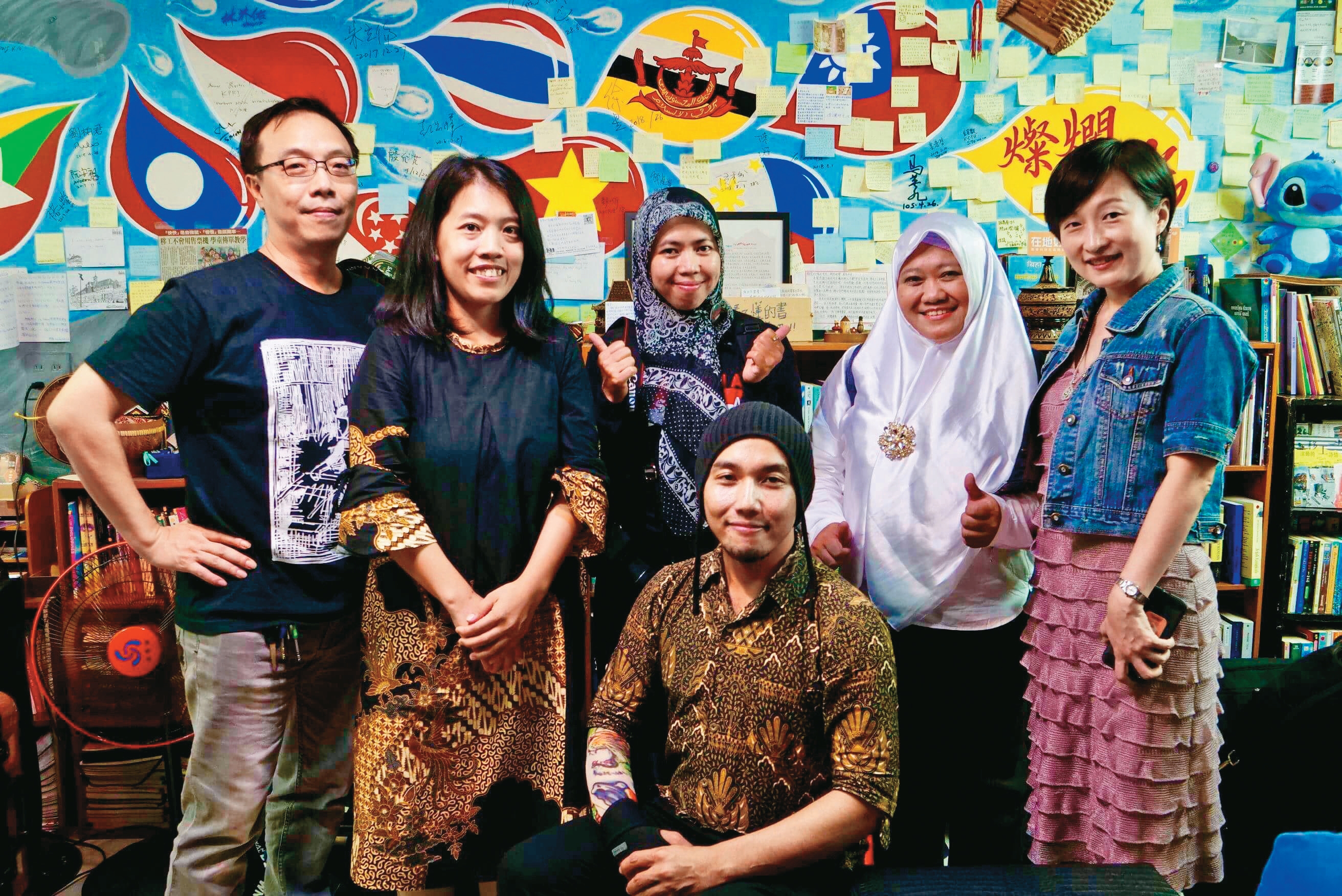 已停刊的《四方報》內容涵蓋越南文、泰文、印尼文、菲律賓文、柬埔寨文與緬甸文,曾發掘不少優秀的新住民雙語編譯嶄露頭角。(廖雲章提供)