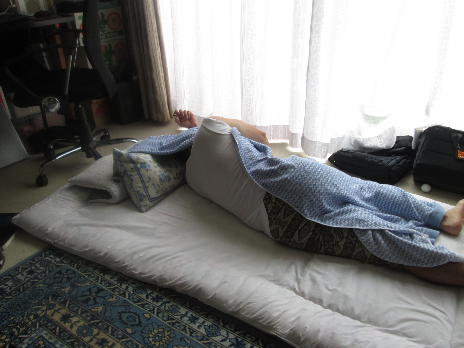 新北市一天驚傳兩起孤獨死案件，其中一名獨居老翁死後更慘遭飼養的餓犬啃屍。（示意圖，非當事人，photoAC）