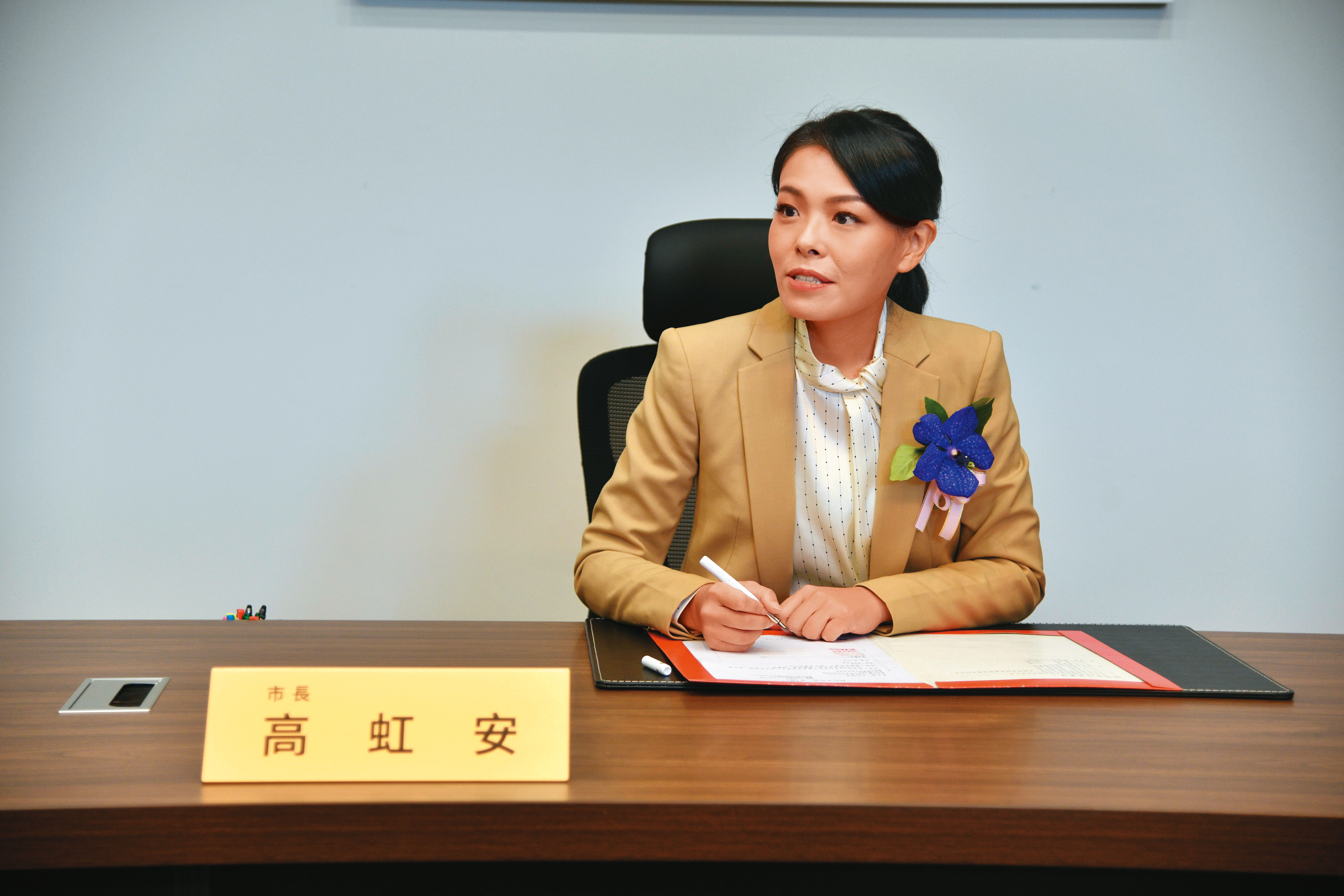 高虹安就任後簽下首份公文,因涉貪風暴擴大,能否順利做完任期充滿變數。