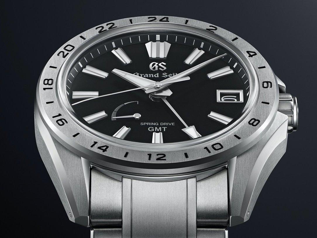 GRAND SEIKO Evolution 9 Sport SBGE283 功能：時、分、秒指示；日期顯示；動力儲存顯示；二地時間指示 機芯：Spring Drive自動上鏈機芯 定價約NT$240,000