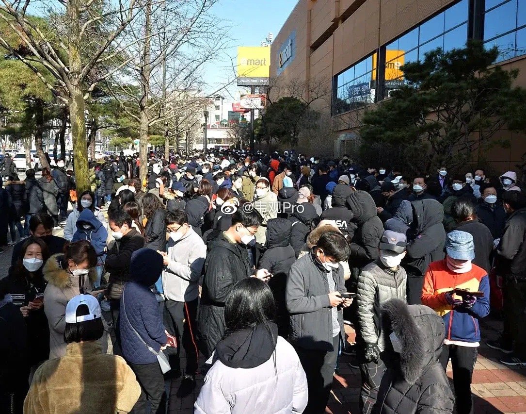 中國近來不僅徹底解封，今更宣布將新型冠狀病毒肺炎更名為「新型冠狀病毒感染」。（翻攝自圍觀Pro微博）