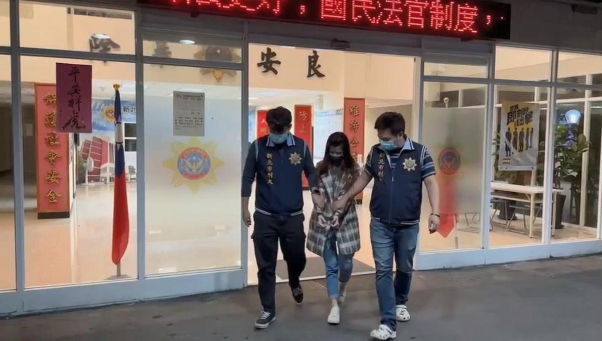 警方今年11月移送「大姊」傅姓女子到士林地檢署。(翻攝畫面)