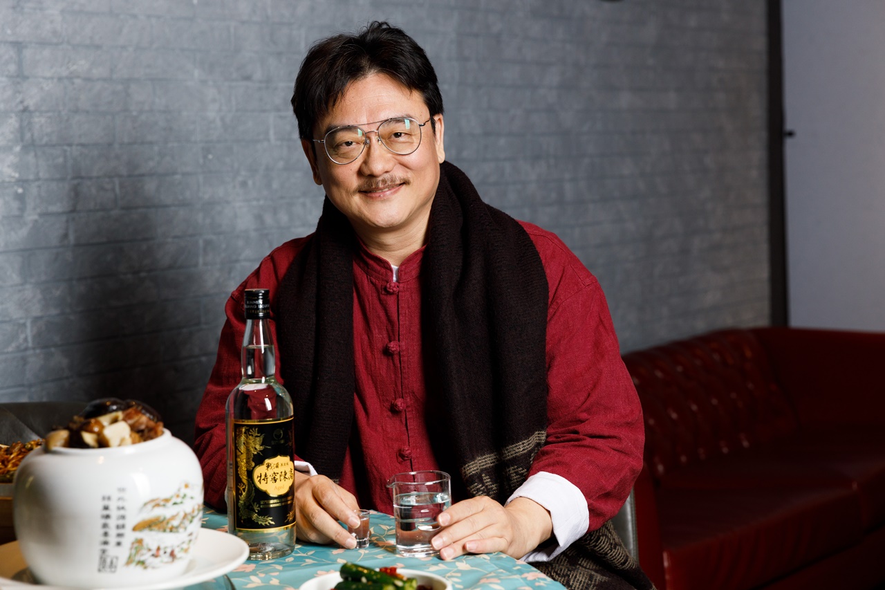 在嘉義眷村長大的小亨利，對白酒有特別的研究熱情。