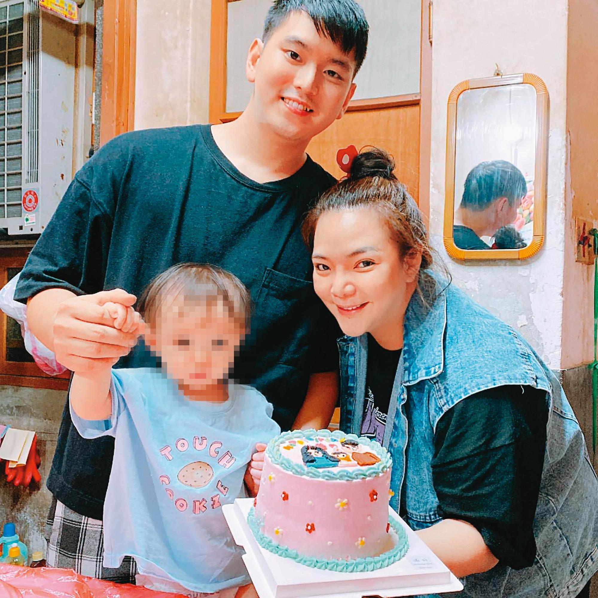 小甜甜(右)與老公宋先生(左)婚後經常在社交網站曬一家三口的照片。 (翻攝自小甜甜IG)