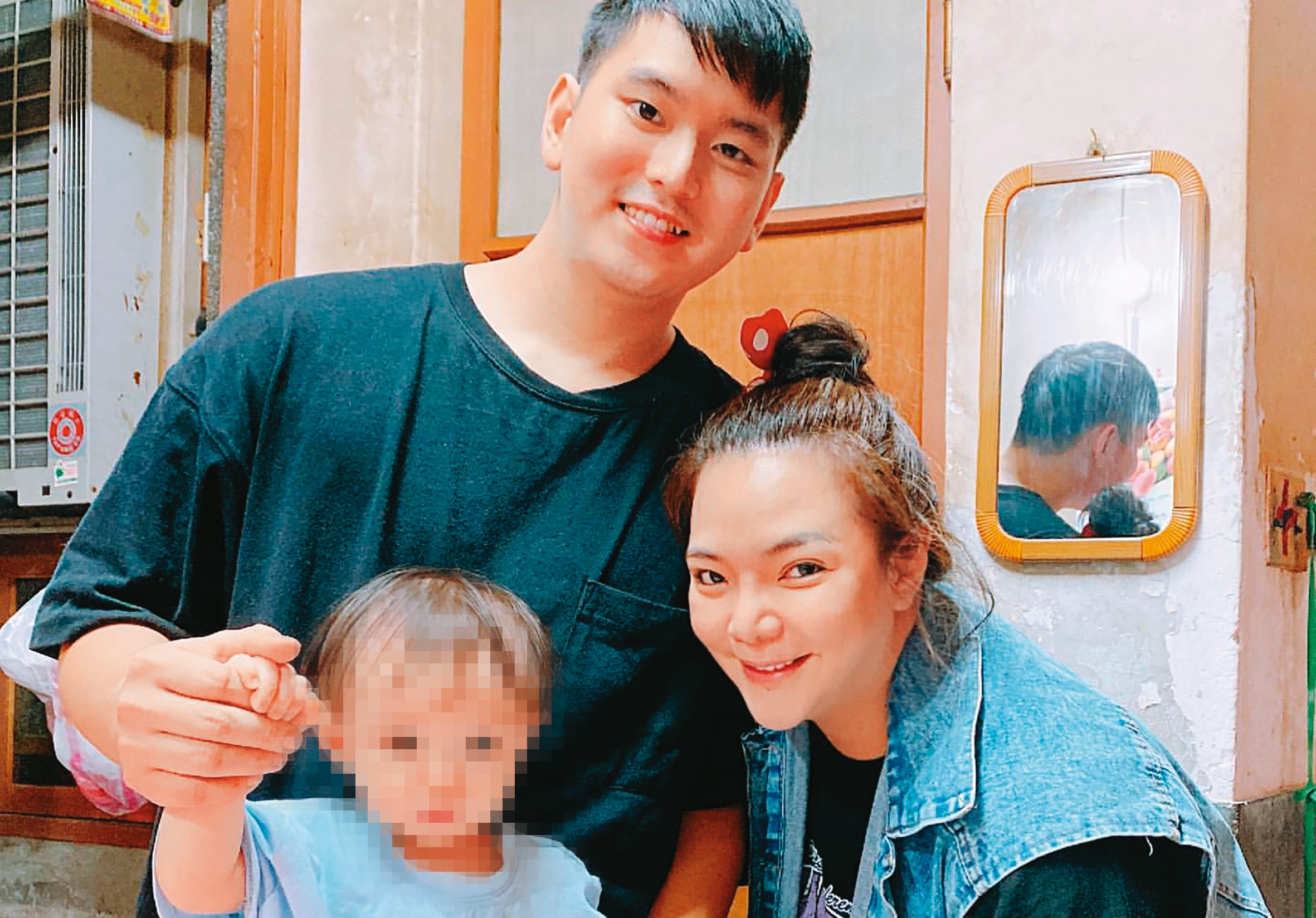 小甜甜(右)與老公宋先生(左)婚後經常在社交網站曬一家三口的照片。 (翻攝自小甜甜IG)