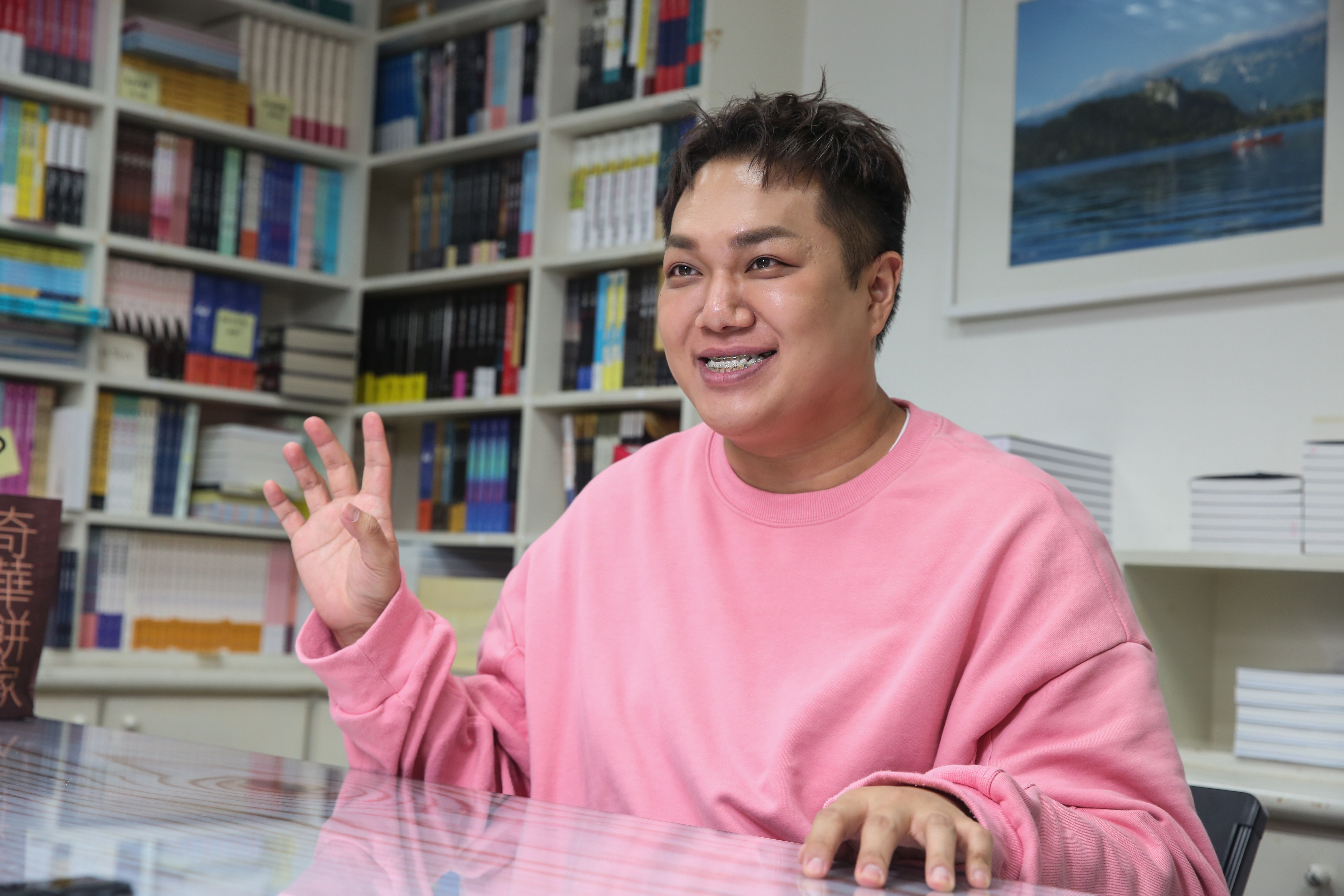 網紅關韶文指出，透過記帳存錢、聰明消費及定期投資，絕對能勤能補窮。