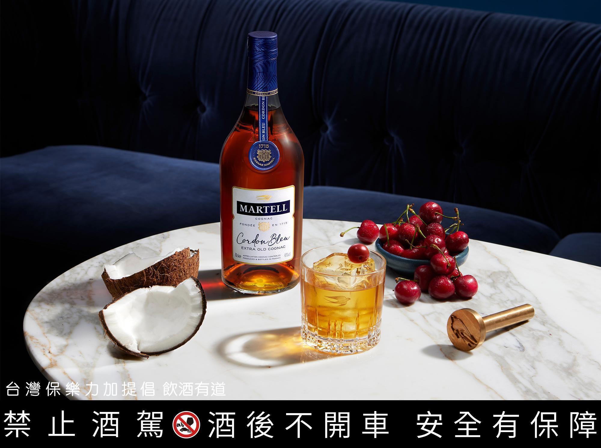 馬爹利藍帶運用超過200種邊緣區的生命之水進行調配,出眾的香氣與口感樹立了這款頂級干邑的傳奇地位。