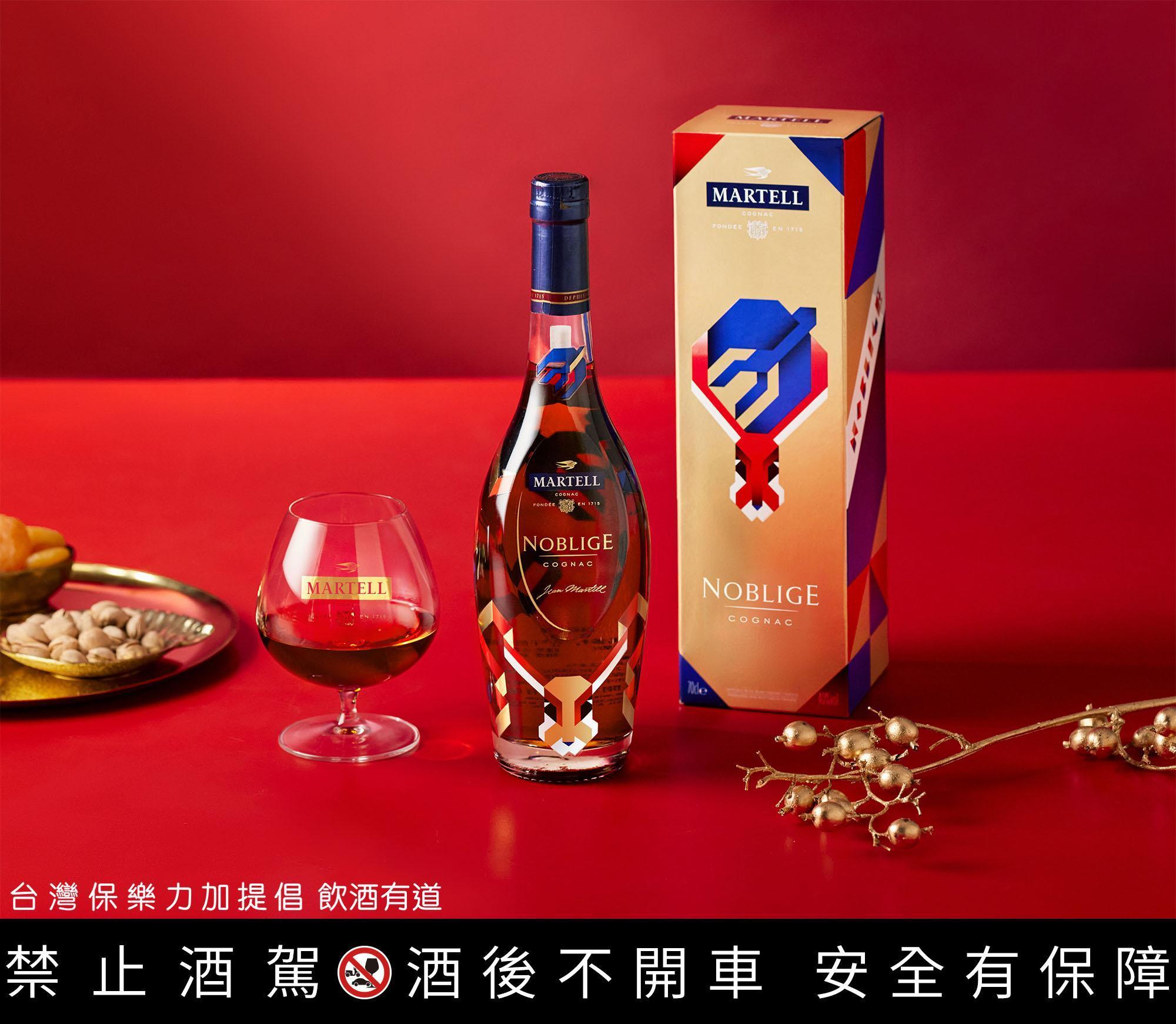「馬爹利名仕2023新年限定款」大膽翻玩傳統七巧板圖像,結合西方雨燕與東方兔年,演繹東西方文化的匯流,設計生動創新且充滿現代感。