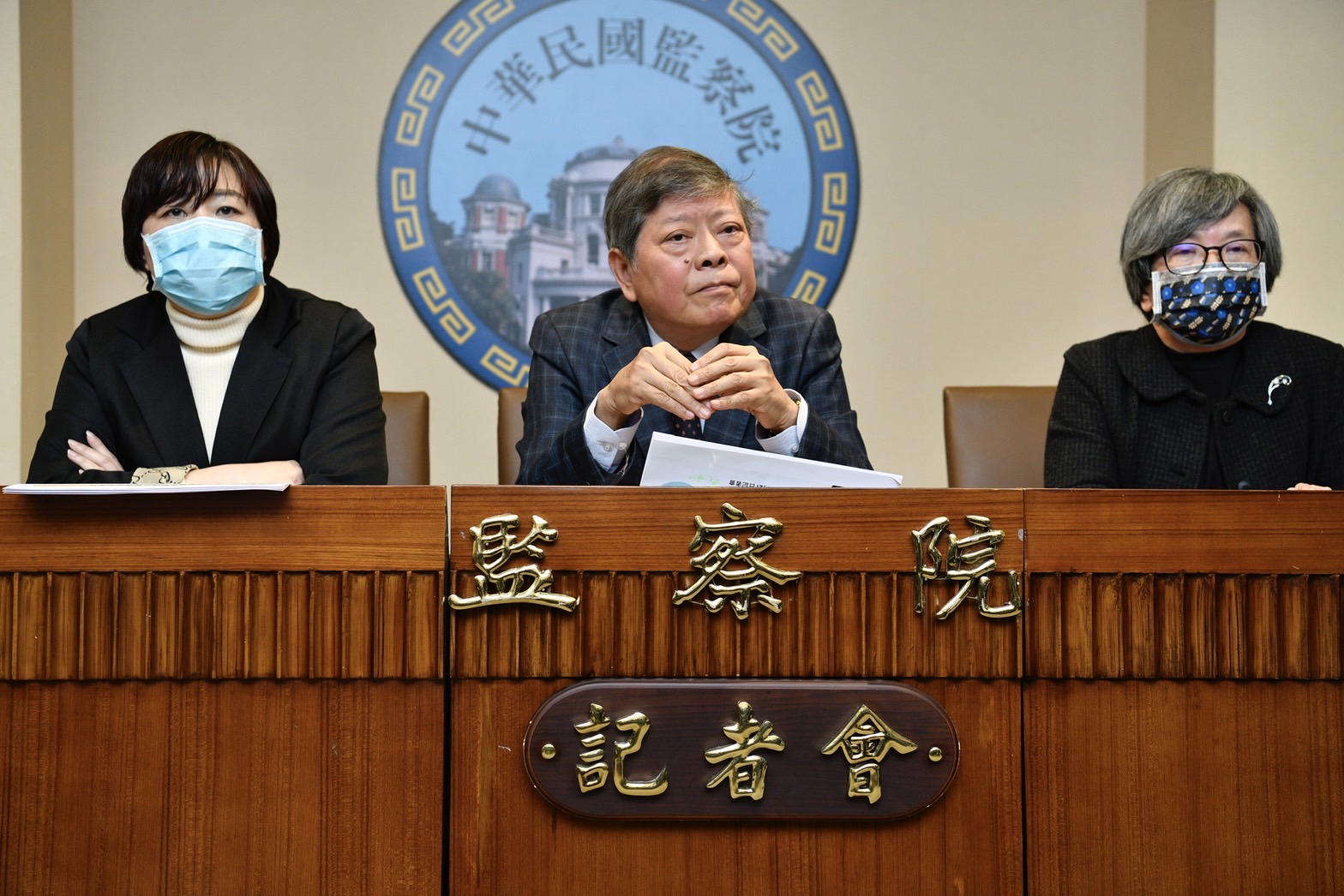 監委葉大華(左起)、趙永清、蘇麗瓊今召開記者會,針對恩恩案調查報告作出說明。
