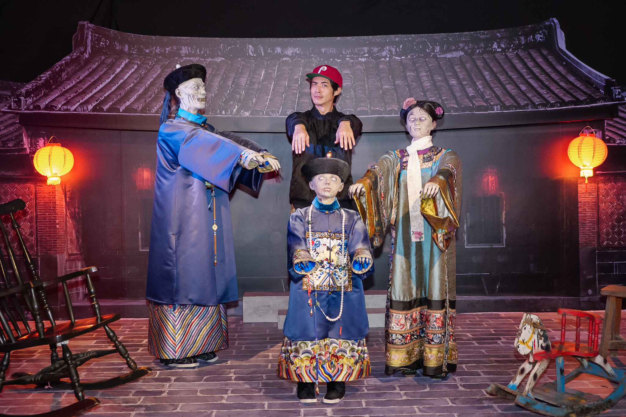 梁正群大讚展覽頗有沈浸式恐怖氛圍。（寬宏藝術提供）