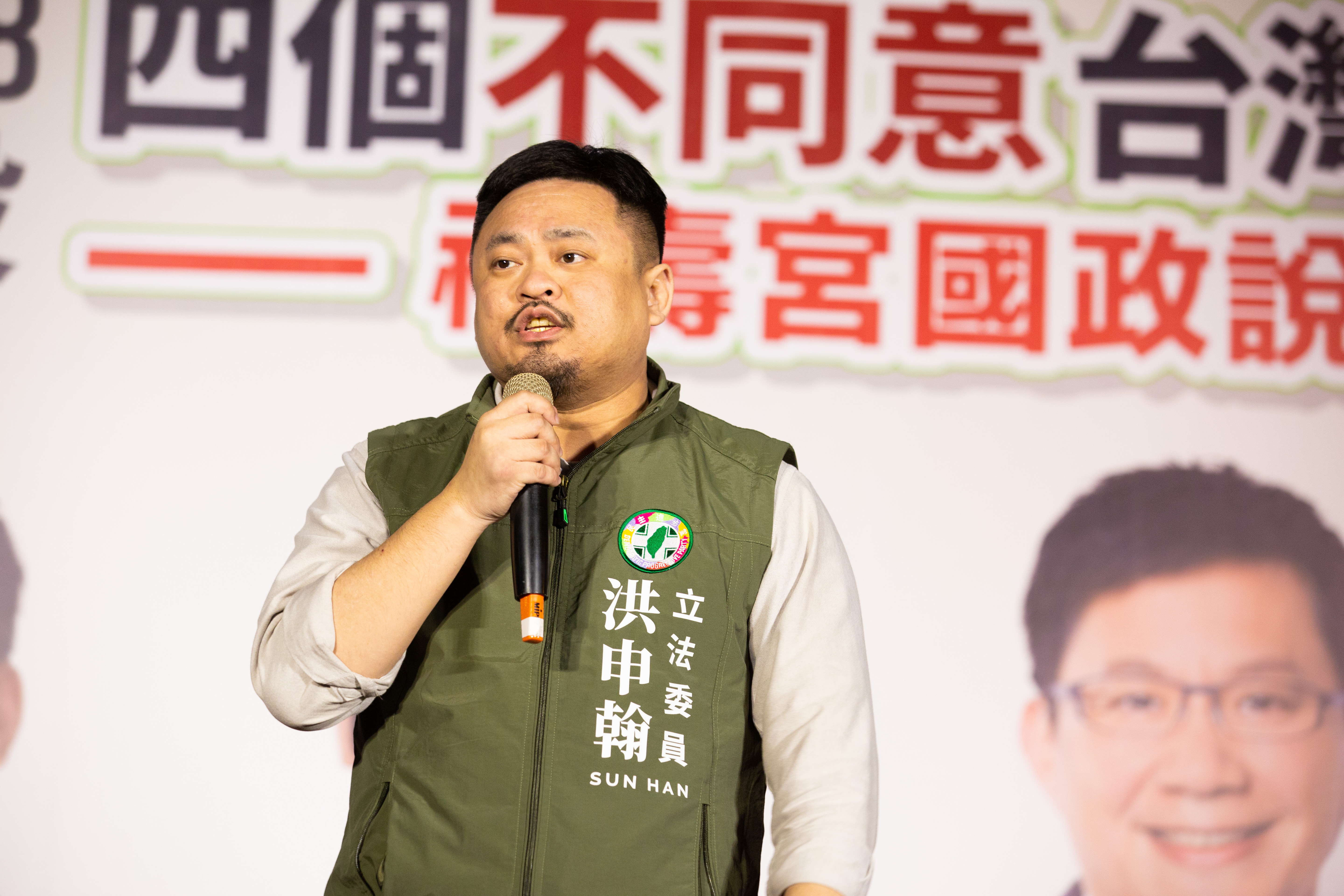 立委洪申翰在臉書重砲抨擊侯友宜和新北市府，這半年來一路說謊、推卸責任。