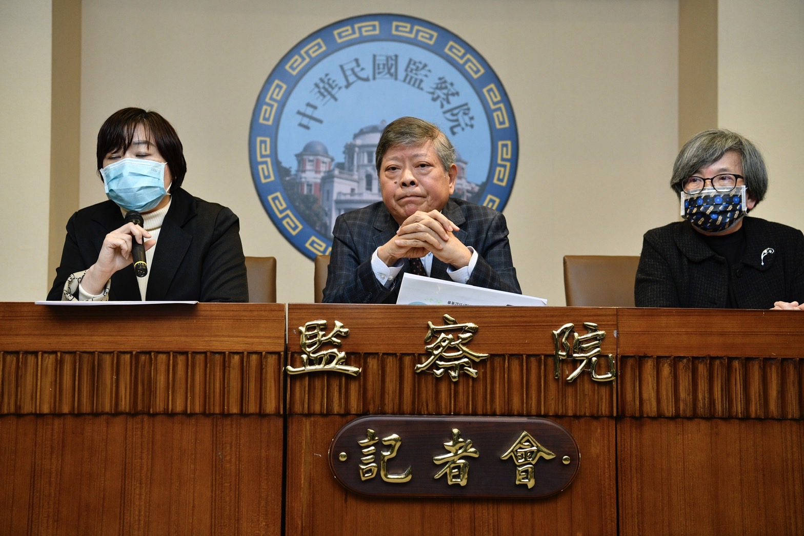 監委葉大華（左起）、趙永清、蘇麗瓊今召開記者會，針對恩恩案調查報告作出說明。