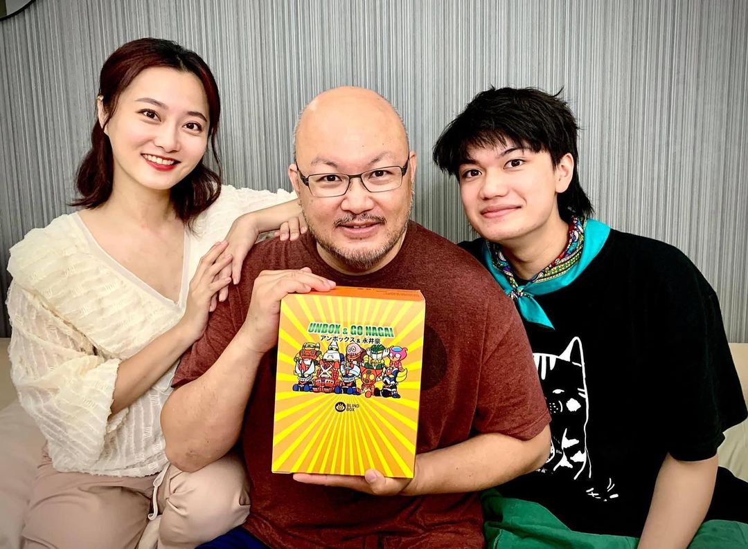 劉亮佐（中）與妻子趙小僑（左）、長子劉子銓（右）。（翻攝自劉子銓IG）