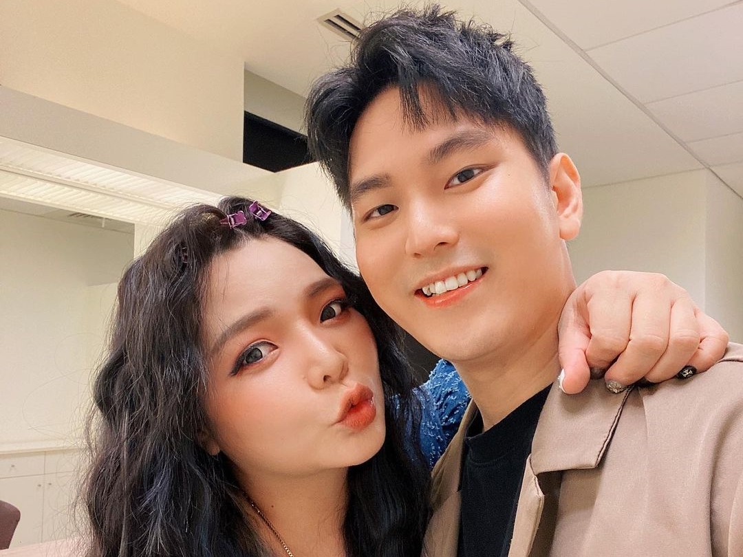 不僅與教會，小甜甜與老公宋先生的關係也愈鬧愈僵。（翻攝臉書）