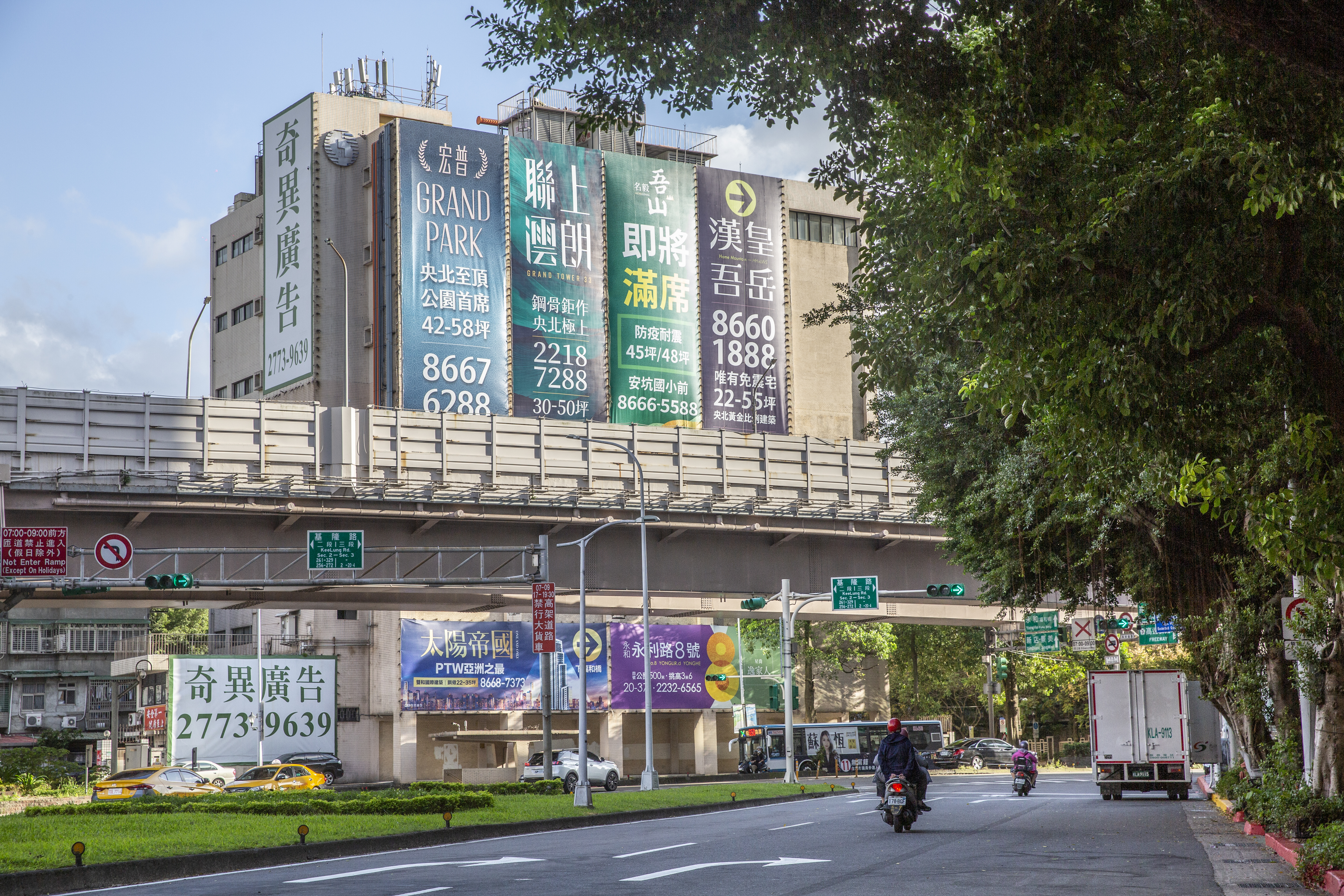 雙北今年1至11月住宅大樓及華廈的交易，僅剩新北市八里區及淡水區1字頭的大樓、華廈還有破百件交易。