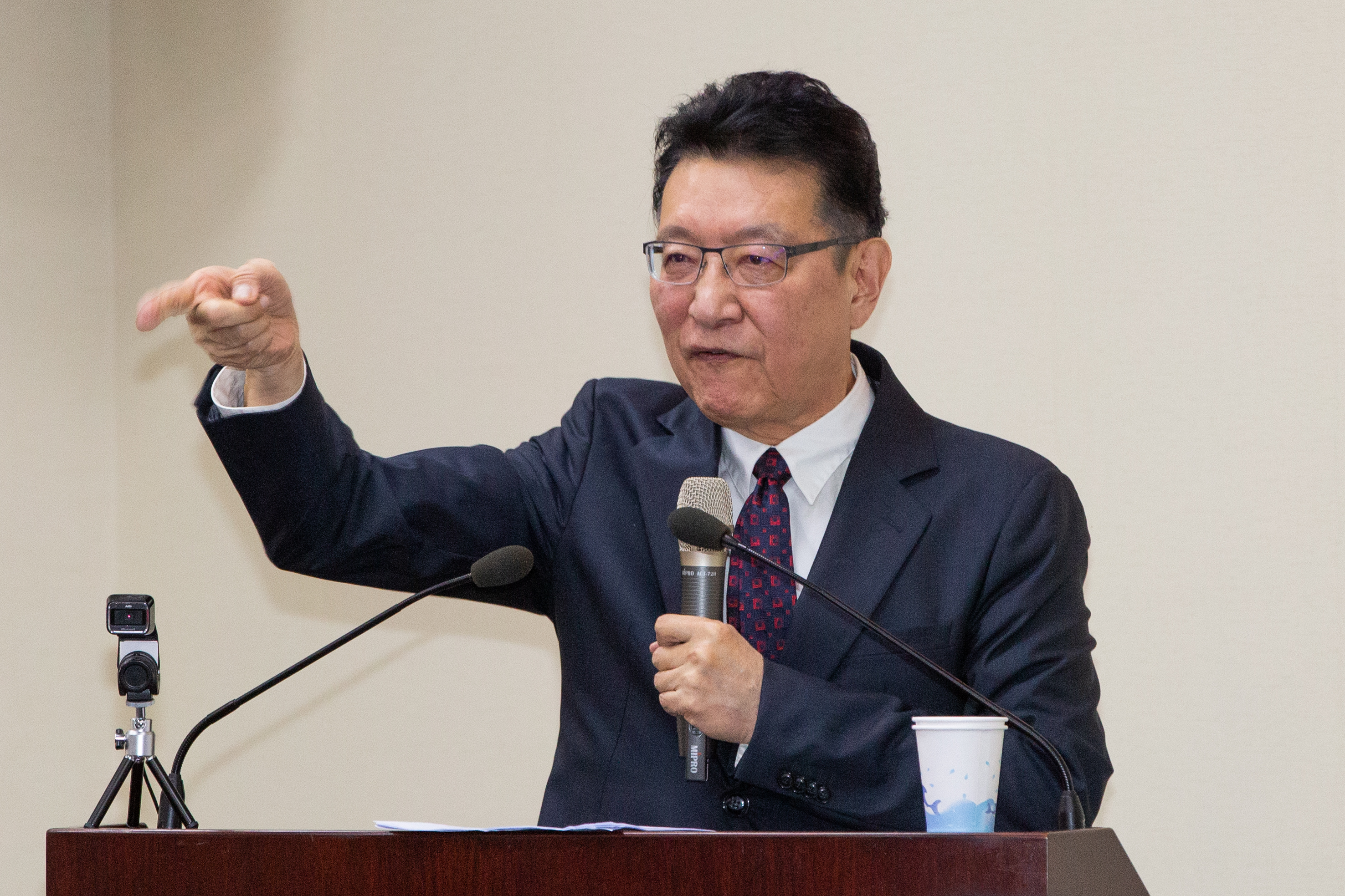 趙少康嗆蔡政府「乾脆把役期延到三年，老共不嚇得渾身發抖皮皮剉？」（本刊資料照）