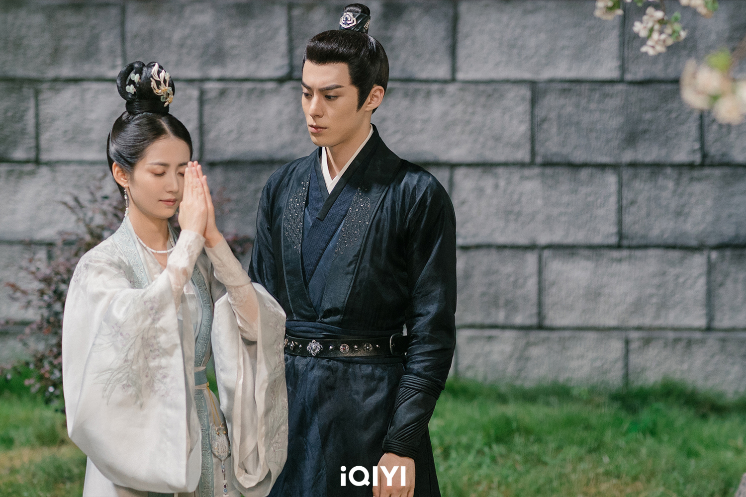 王鶴棣與陳鈺琪才剛開始就互動頻頻，《浮圖緣》網友看得心癢癢。（愛奇藝國際站提供）