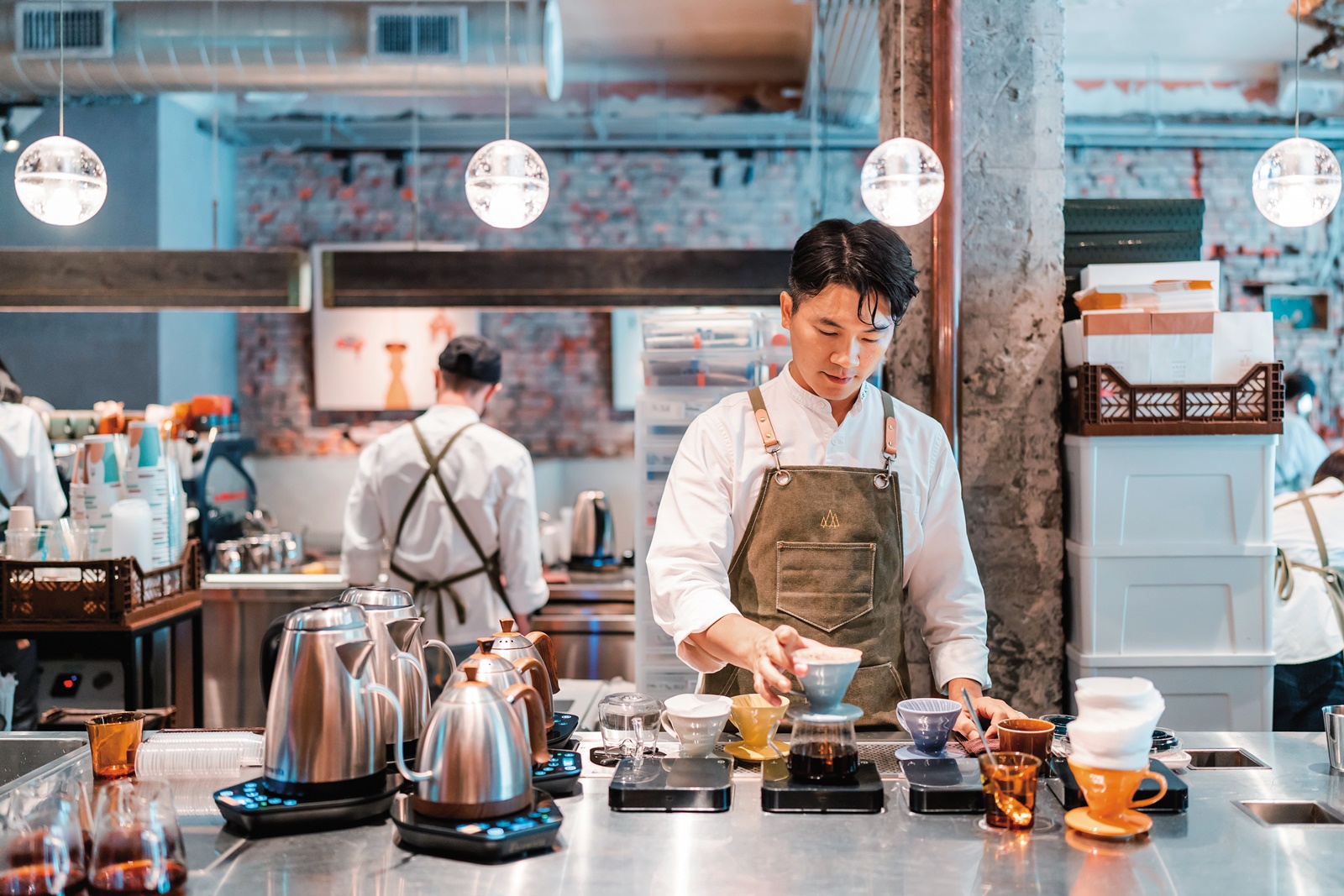 「興波咖啡創辦人」吳則霖，是第一位拿下WBC（世界咖啡師大賽）冠軍的台灣人。