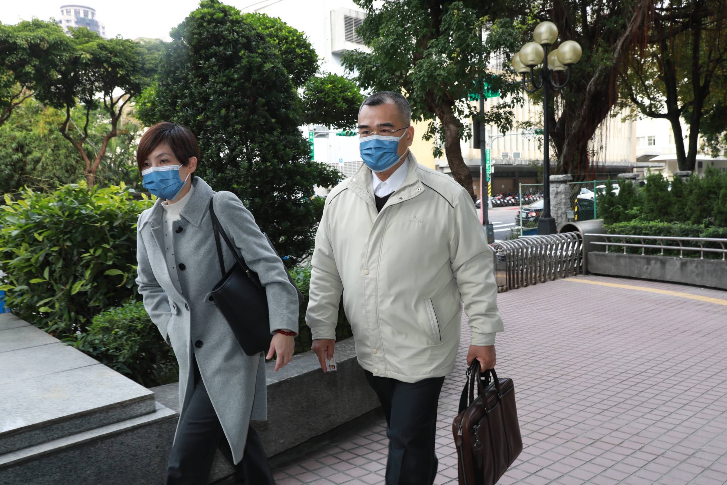 國民黨前副主席、行政院前祕書長林益世與妻彭愛佳到最高法院大法庭出庭。