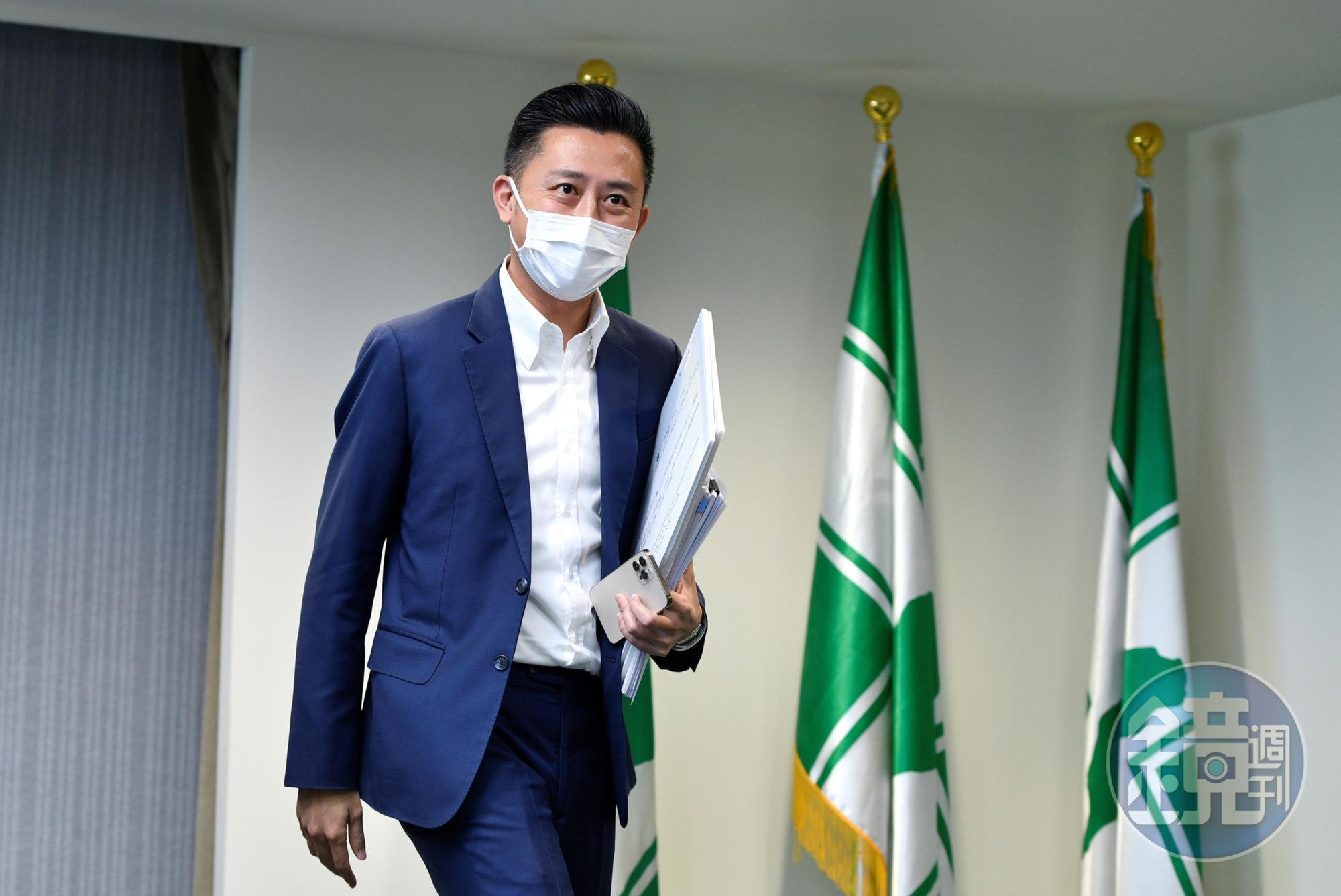 林智堅被點名因論文案影響民進黨選情,晚間公開發文道歉,並表示願意承擔責任。(本刊資料照)
